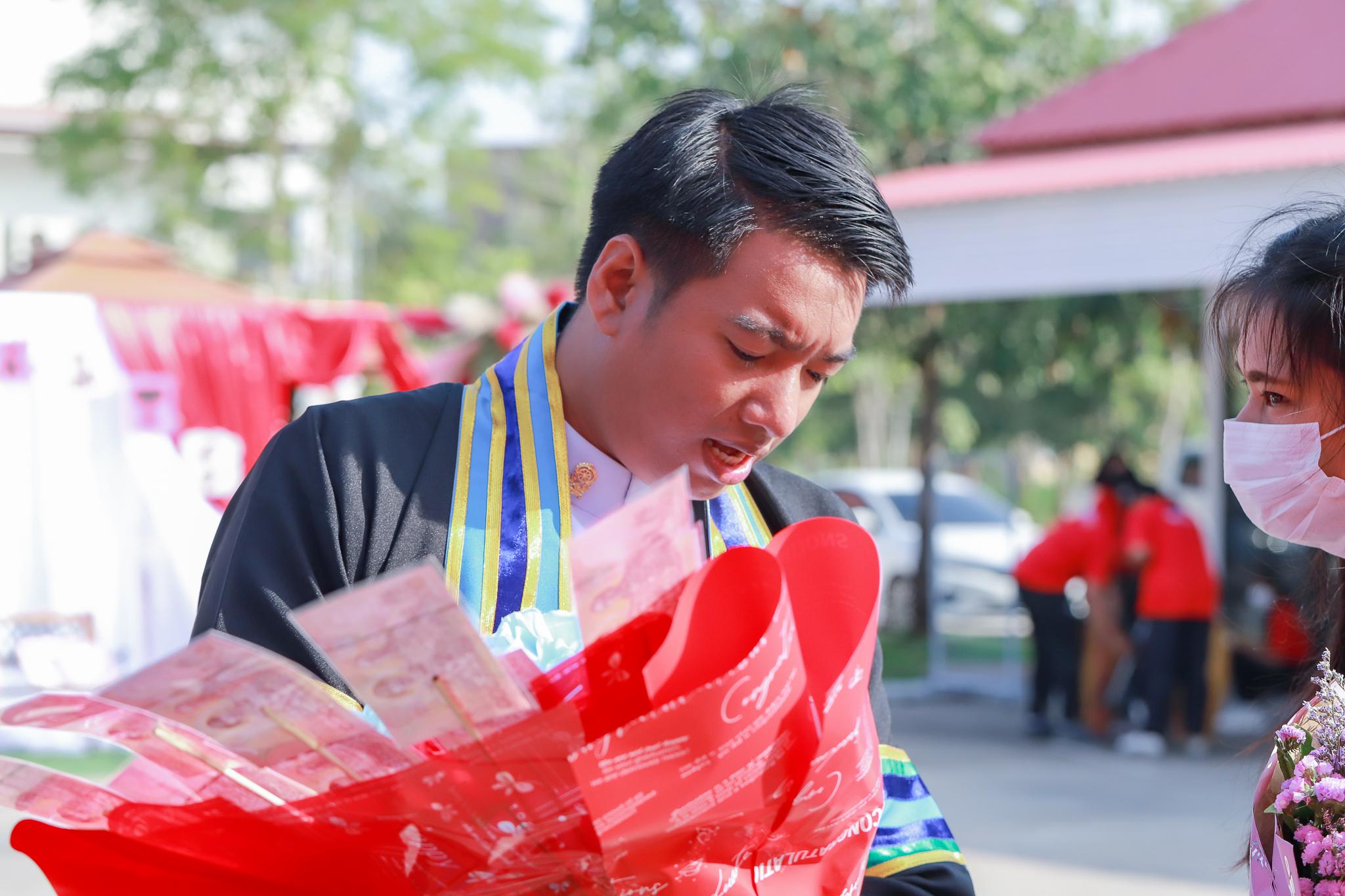 3. ภาพบรรยากาศการฝึกซ้อมรับพระราชทานปริญญาบัตรโปรแกรมวิชาคอมพิวเตอร์ ปีการศึกษา2560-2562 ระหว่างวันที่ 23-25 ธันวาคม 2565 ณ มหาวิทยาลัยราชภัฏกำแพงเพชร