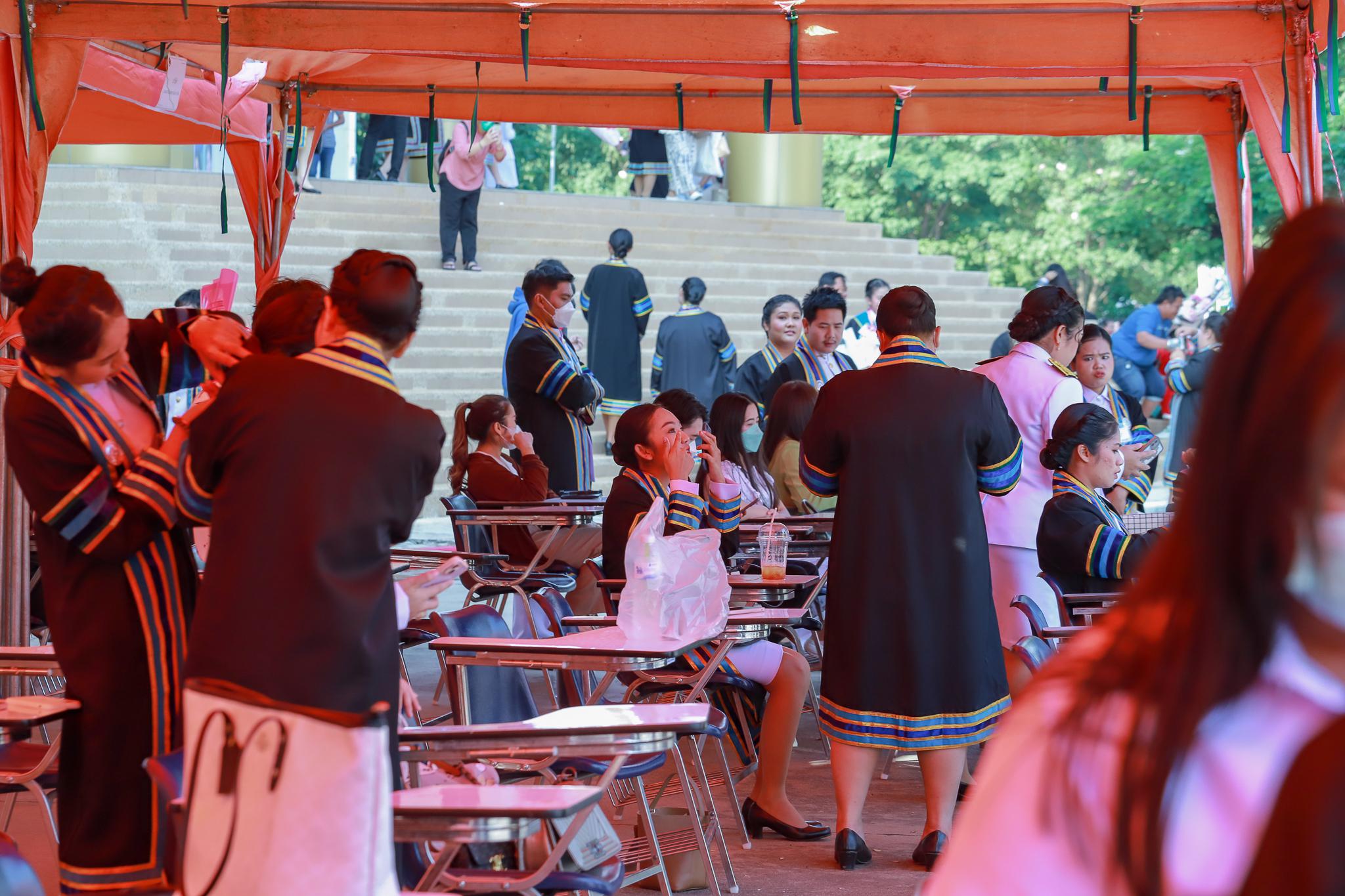 2. ภาพบรรยากาศการฝึกซ้อมรับพระราชทานปริญญาบัตรโปรแกรมวิชาคอมพิวเตอร์ ปีการศึกษา2560-2562 ระหว่างวันที่ 23-25 ธันวาคม 2565 ณ มหาวิทยาลัยราชภัฏกำแพงเพชร