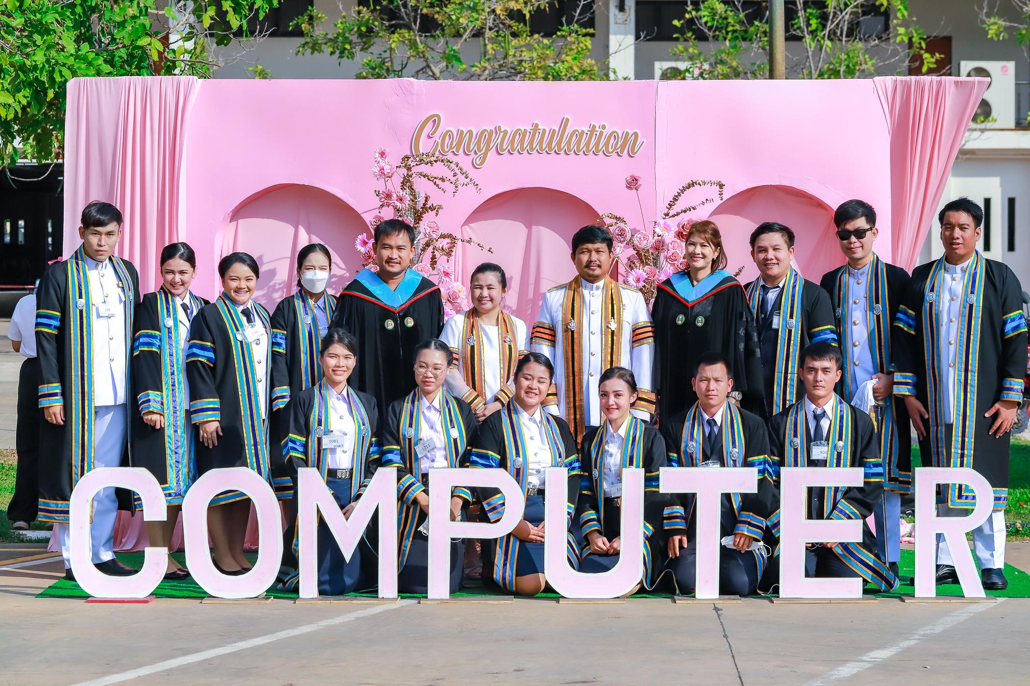 4. ขอแสดงความยินดี กับบัณฑิต ค.บ. (คอมพิวเตอร์ศึกษา)  ปีการศึกษา 2560-2562 #การฝึกซ้อมรับพระราชทานปริญญาบัตร