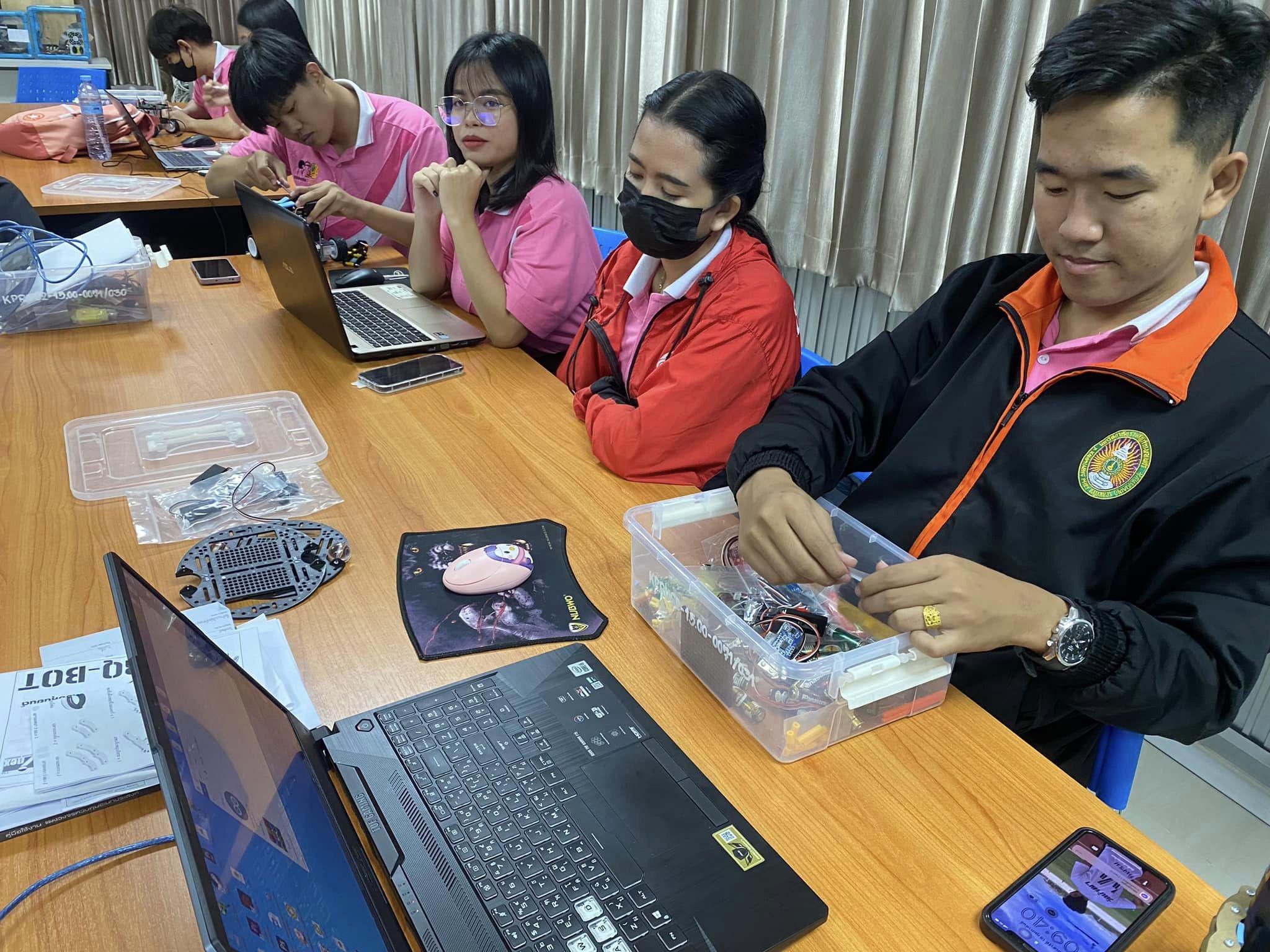 6. 18-19 ก.พ. 66 จัดโครงการส่งเสริมการจัดการเรียนรู้แบบสะเต็มศึกษา กิจกรรม “การออกแบบการจัดการเรียนรู้ STEM โปรแกรมคอมพิวเตอร์” #ขอบคุณความตั้งใจของนักศึกษา  #ขอบคุณวิทยากรผู้ช่วย พี่เอฟ ปี 4 #สถานีต่อไปจัดบริการวิชาการ