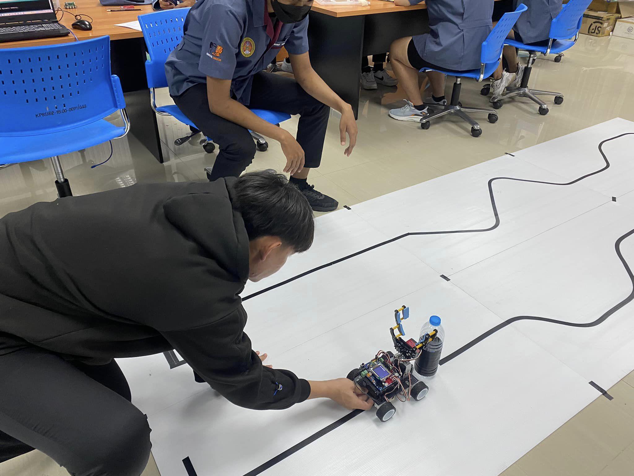 8. 18-19 ก.พ. 66 จัดโครงการส่งเสริมการจัดการเรียนรู้แบบสะเต็มศึกษา กิจกรรม “การออกแบบการจัดการเรียนรู้ STEM โปรแกรมคอมพิวเตอร์” #ขอบคุณความตั้งใจของนักศึกษา  #ขอบคุณวิทยากรผู้ช่วย พี่เอฟ ปี 4 #สถานีต่อไปจัดบริการวิชาการ
