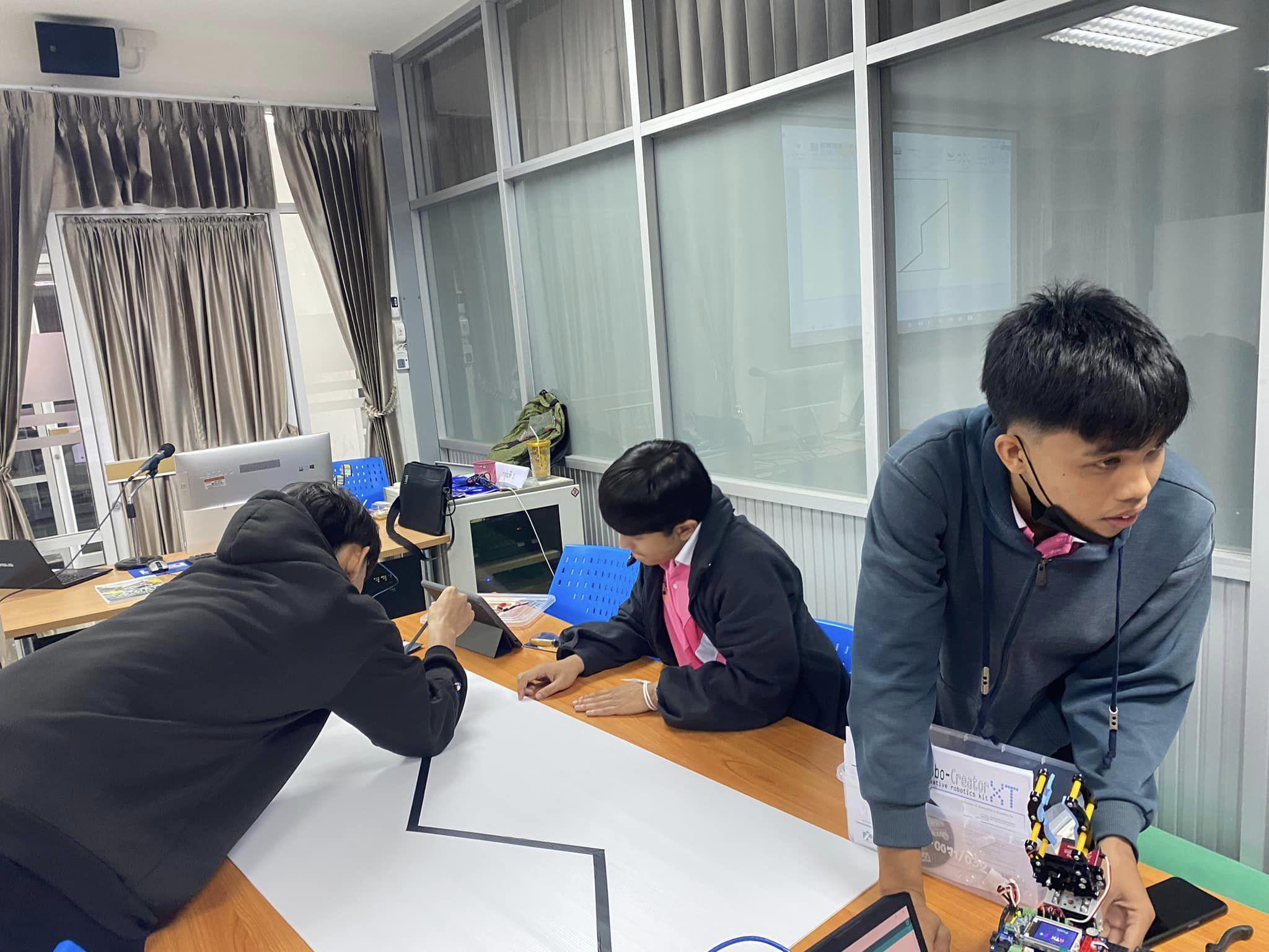 11. 18-19 ก.พ. 66 จัดโครงการส่งเสริมการจัดการเรียนรู้แบบสะเต็มศึกษา กิจกรรม “การออกแบบการจัดการเรียนรู้ STEM โปรแกรมคอมพิวเตอร์” #ขอบคุณความตั้งใจของนักศึกษา  #ขอบคุณวิทยากรผู้ช่วย พี่เอฟ ปี 4 #สถานีต่อไปจัดบริการวิชาการ