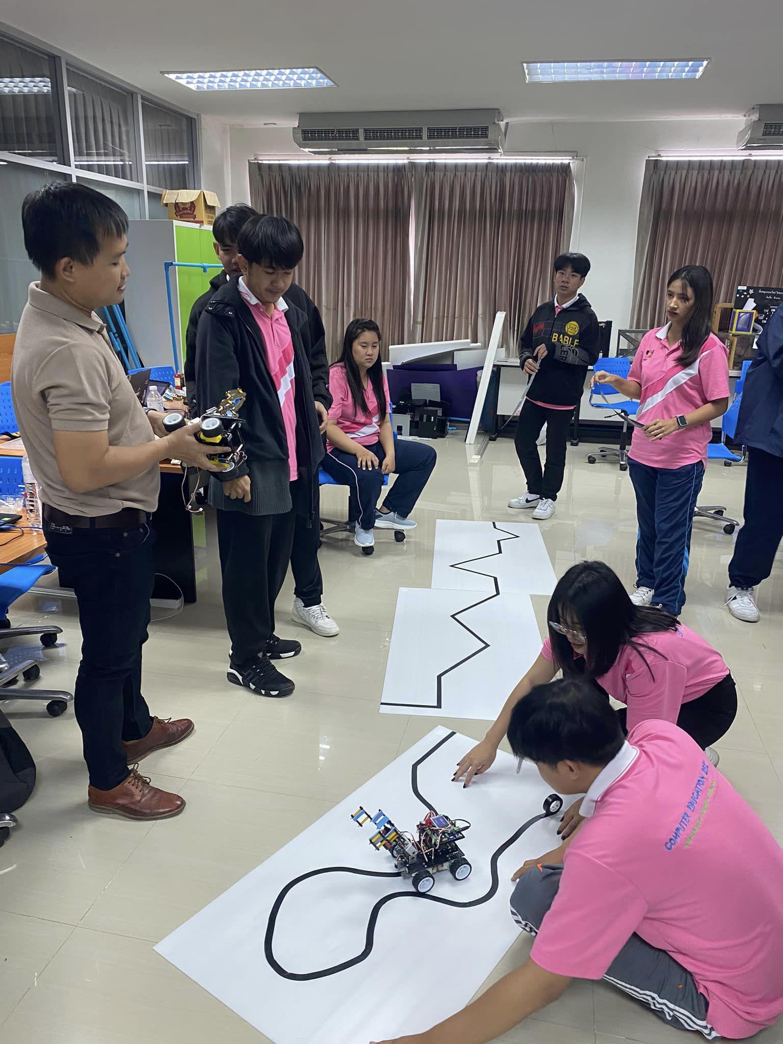 14. 18-19 ก.พ. 66 จัดโครงการส่งเสริมการจัดการเรียนรู้แบบสะเต็มศึกษา กิจกรรม “การออกแบบการจัดการเรียนรู้ STEM โปรแกรมคอมพิวเตอร์” #ขอบคุณความตั้งใจของนักศึกษา  #ขอบคุณวิทยากรผู้ช่วย พี่เอฟ ปี 4 #สถานีต่อไปจัดบริการวิชาการ