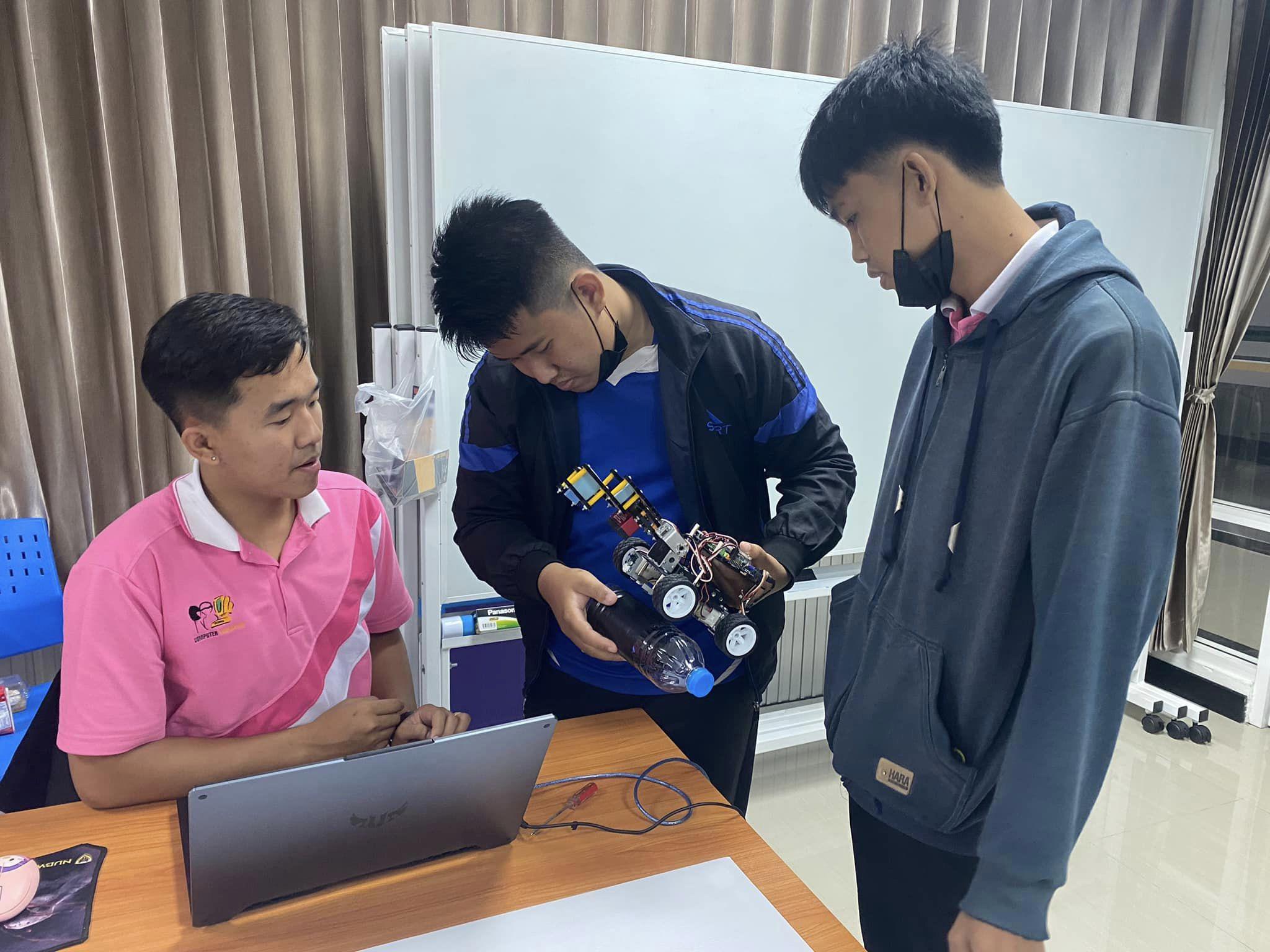 16. 18-19 ก.พ. 66 จัดโครงการส่งเสริมการจัดการเรียนรู้แบบสะเต็มศึกษา กิจกรรม “การออกแบบการจัดการเรียนรู้ STEM โปรแกรมคอมพิวเตอร์” #ขอบคุณความตั้งใจของนักศึกษา  #ขอบคุณวิทยากรผู้ช่วย พี่เอฟ ปี 4 #สถานีต่อไปจัดบริการวิชาการ