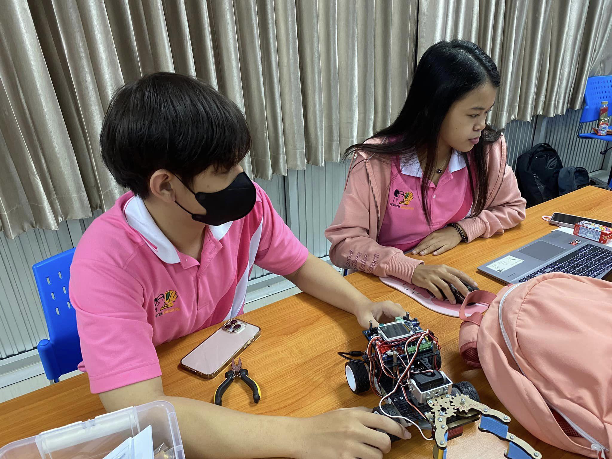 25. 18-19 ก.พ. 66 จัดโครงการส่งเสริมการจัดการเรียนรู้แบบสะเต็มศึกษา กิจกรรม “การออกแบบการจัดการเรียนรู้ STEM โปรแกรมคอมพิวเตอร์” #ขอบคุณความตั้งใจของนักศึกษา  #ขอบคุณวิทยากรผู้ช่วย พี่เอฟ ปี 4 #สถานีต่อไปจัดบริการวิชาการ
