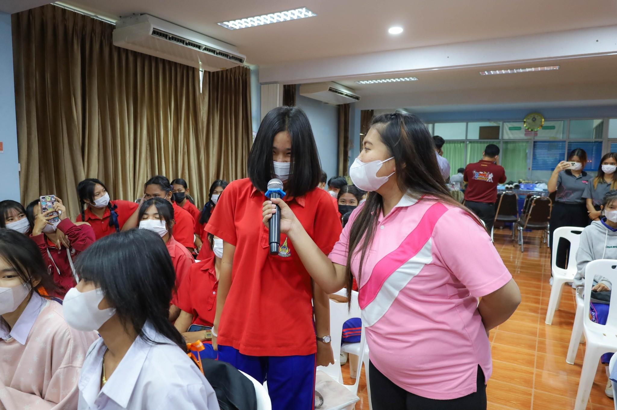 1. นักศึกษาโปรแกรมวิชาคอมพิวเตอร์ ชั้นปีที่ 3 ร่วมจัดงานนิทรรศการงานเปิดโลกการเรียนรู้มุ่งสู่การพัฒนาคุณภาพผู้เรียน วันที่ 16 กุมภาพันธ์ 2566 ณ โรงเรียนวังแขมวิทยาคม อำเภอคลองขลุง จังหวัดกำแพงเพชร