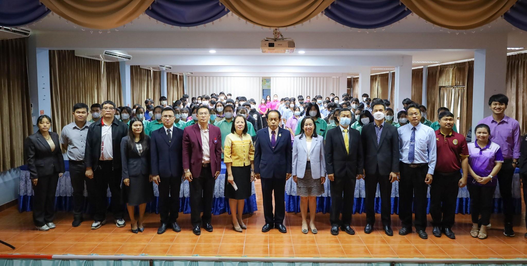 8. นักศึกษาโปรแกรมวิชาคอมพิวเตอร์ ชั้นปีที่ 3 ร่วมจัดงานนิทรรศการงานเปิดโลกการเรียนรู้มุ่งสู่การพัฒนาคุณภาพผู้เรียน วันที่ 16 กุมภาพันธ์ 2566 ณ โรงเรียนวังแขมวิทยาคม อำเภอคลองขลุง จังหวัดกำแพงเพชร