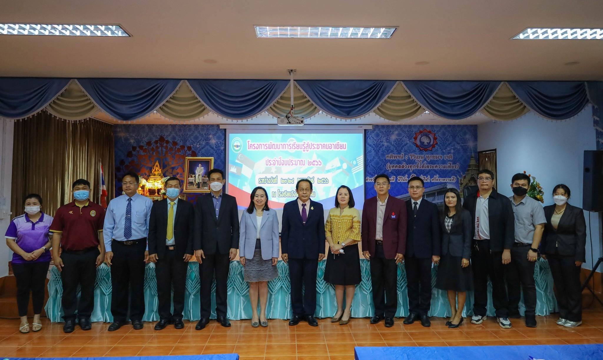 11. นักศึกษาโปรแกรมวิชาคอมพิวเตอร์ ชั้นปีที่ 3 ร่วมจัดงานนิทรรศการงานเปิดโลกการเรียนรู้มุ่งสู่การพัฒนาคุณภาพผู้เรียน วันที่ 16 กุมภาพันธ์ 2566 ณ โรงเรียนวังแขมวิทยาคม อำเภอคลองขลุง จังหวัดกำแพงเพชร