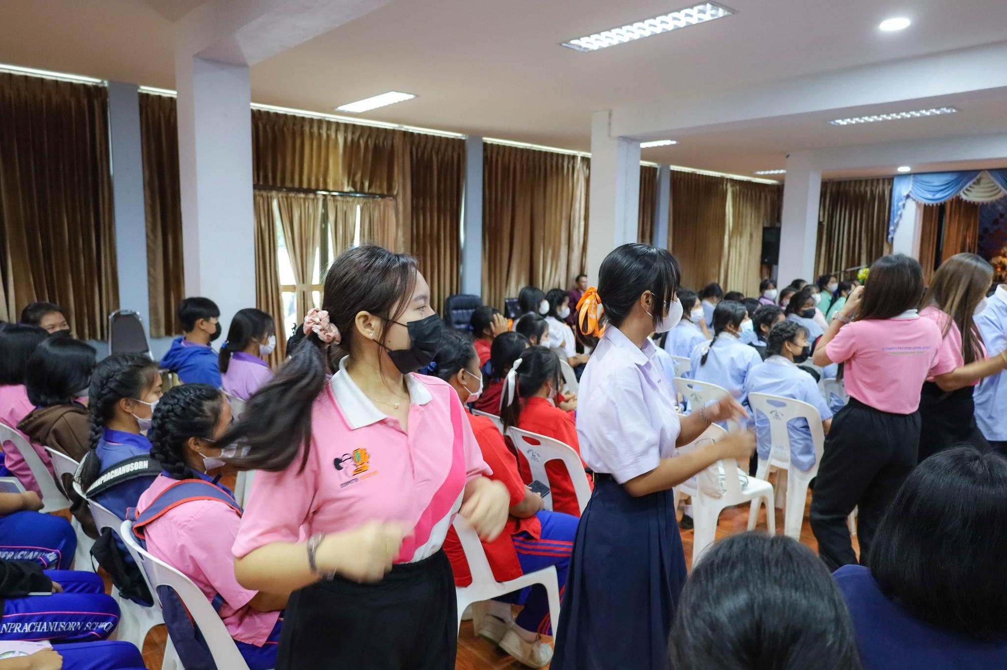14. นักศึกษาโปรแกรมวิชาคอมพิวเตอร์ ชั้นปีที่ 3 ร่วมจัดงานนิทรรศการงานเปิดโลกการเรียนรู้มุ่งสู่การพัฒนาคุณภาพผู้เรียน วันที่ 16 กุมภาพันธ์ 2566 ณ โรงเรียนวังแขมวิทยาคม อำเภอคลองขลุง จังหวัดกำแพงเพชร