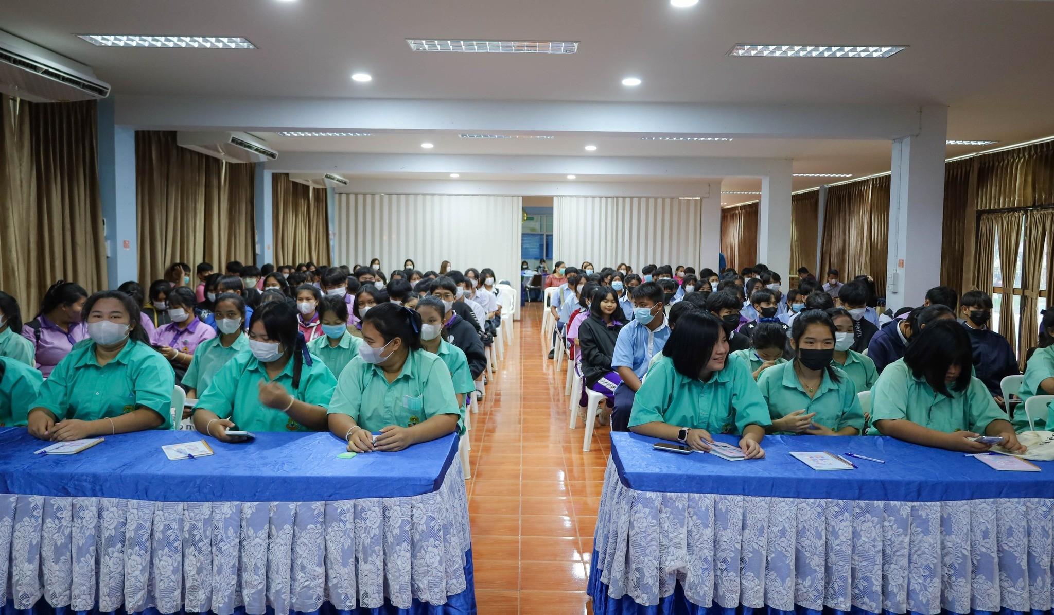 15. นักศึกษาโปรแกรมวิชาคอมพิวเตอร์ ชั้นปีที่ 3 ร่วมจัดงานนิทรรศการงานเปิดโลกการเรียนรู้มุ่งสู่การพัฒนาคุณภาพผู้เรียน วันที่ 16 กุมภาพันธ์ 2566 ณ โรงเรียนวังแขมวิทยาคม อำเภอคลองขลุง จังหวัดกำแพงเพชร