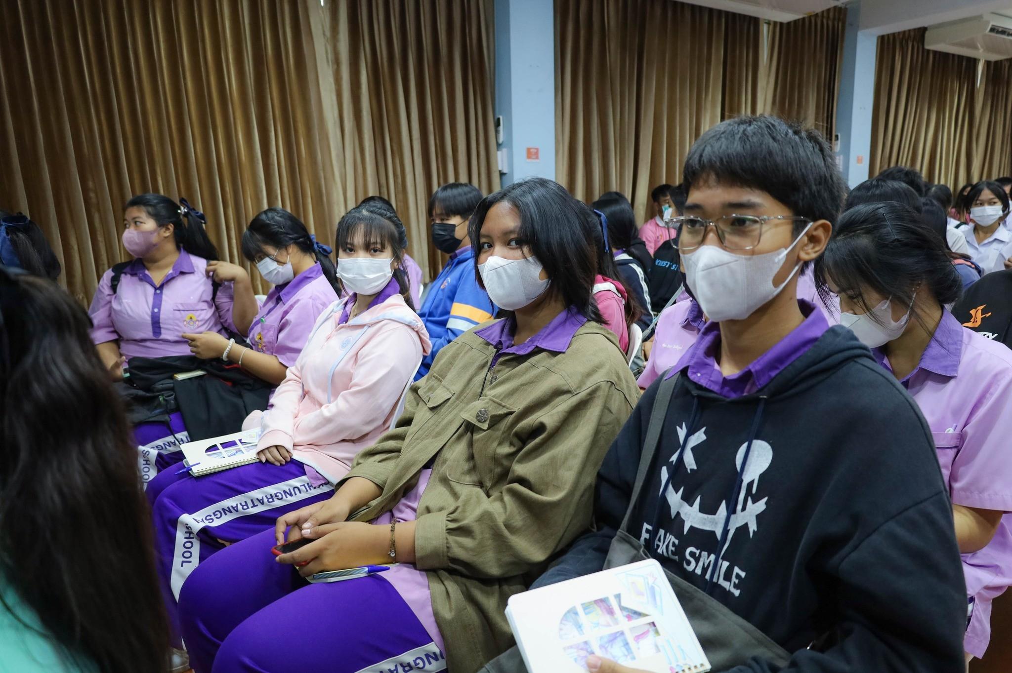 21. นักศึกษาโปรแกรมวิชาคอมพิวเตอร์ ชั้นปีที่ 3 ร่วมจัดงานนิทรรศการงานเปิดโลกการเรียนรู้มุ่งสู่การพัฒนาคุณภาพผู้เรียน วันที่ 16 กุมภาพันธ์ 2566 ณ โรงเรียนวังแขมวิทยาคม อำเภอคลองขลุง จังหวัดกำแพงเพชร