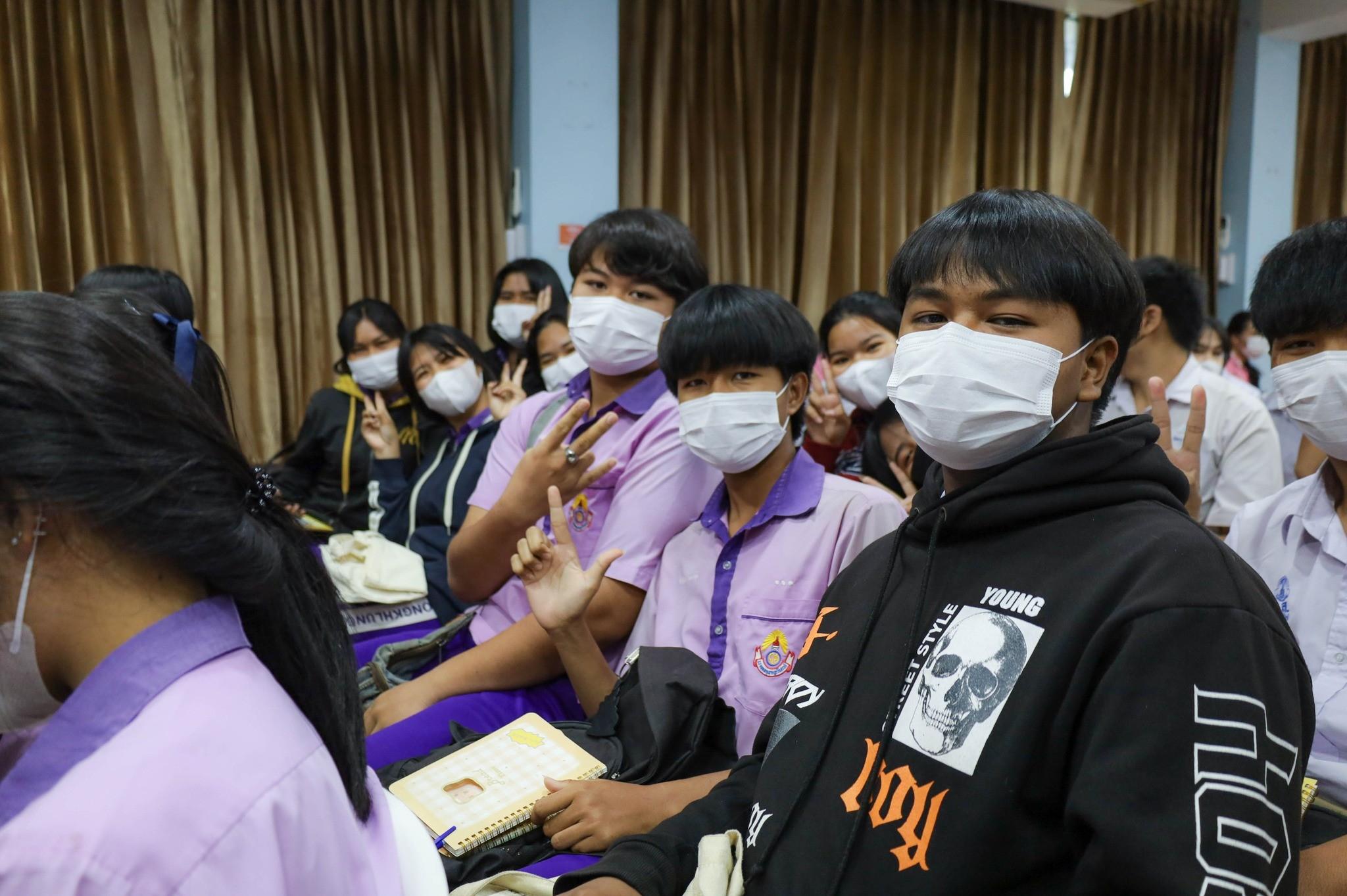 22. นักศึกษาโปรแกรมวิชาคอมพิวเตอร์ ชั้นปีที่ 3 ร่วมจัดงานนิทรรศการงานเปิดโลกการเรียนรู้มุ่งสู่การพัฒนาคุณภาพผู้เรียน วันที่ 16 กุมภาพันธ์ 2566 ณ โรงเรียนวังแขมวิทยาคม อำเภอคลองขลุง จังหวัดกำแพงเพชร