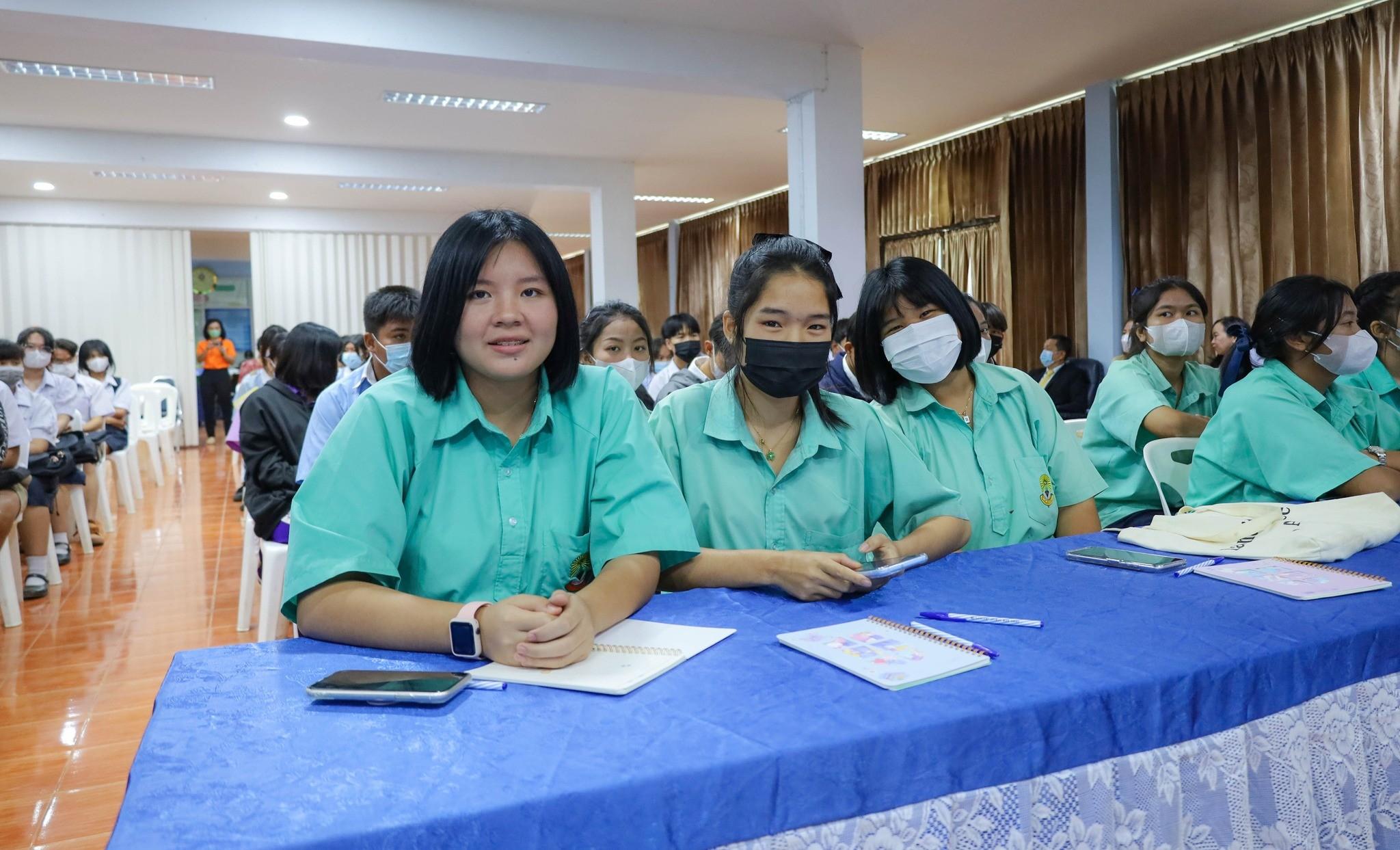 4. นักศึกษาโปรแกรมวิชาคอมพิวเตอร์ ชั้นปีที่ 3 ร่วมจัดงานนิทรรศการงานเปิดโลกการเรียนรู้มุ่งสู่การพัฒนาคุณภาพผู้เรียน วันที่ 16 กุมภาพันธ์ 2566 ณ โรงเรียนวังแขมวิทยาคม อำเภอคลองขลุง จังหวัดกำแพงเพชร