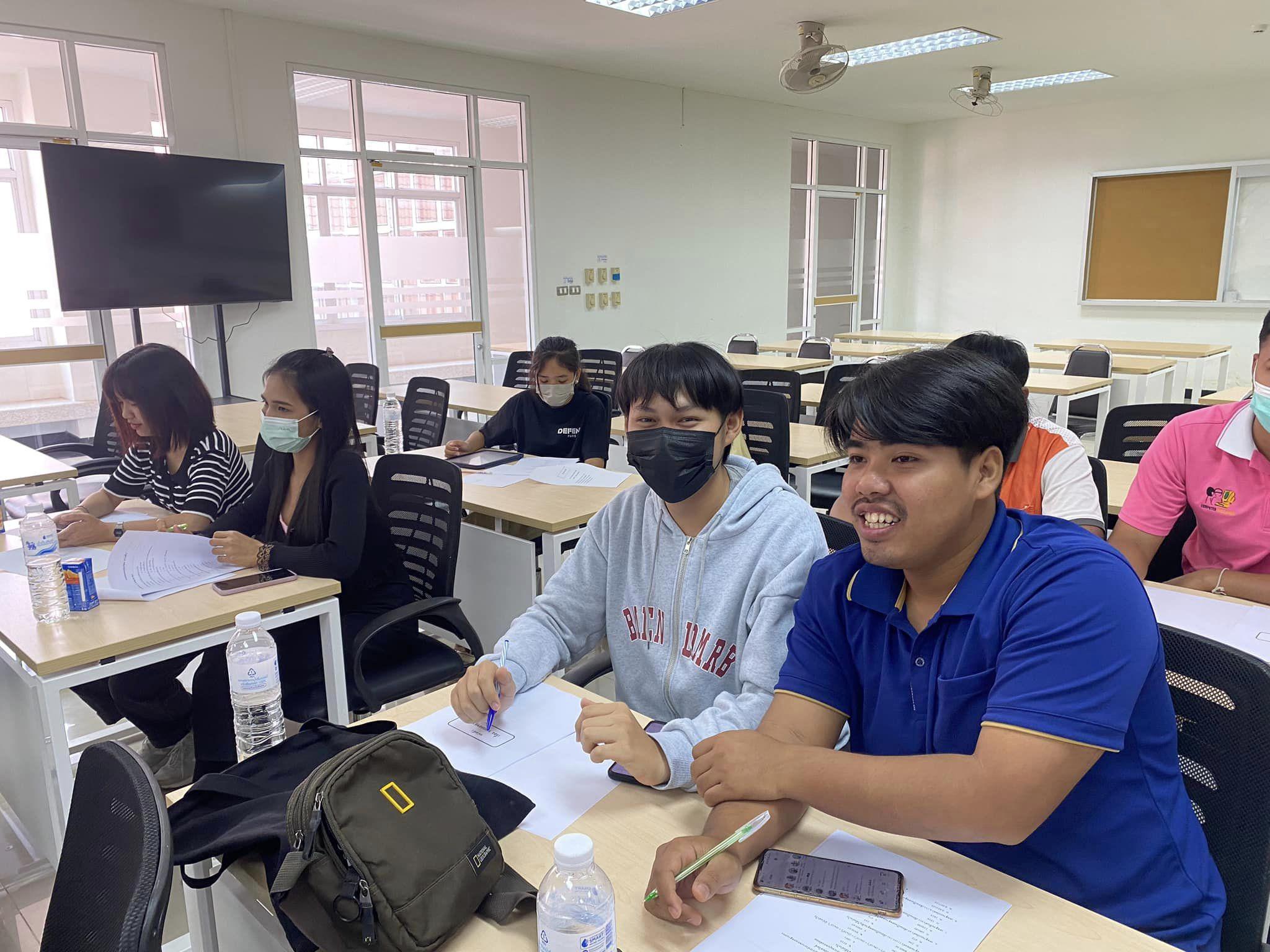4. จัดโครงการเตรียมความพร้อมสอบบรรจุวิชาเอก จากรุ่นพี่สู่รุ่นน้อง ขอบคุณประสบการณ์และเทคนิคต่างๆมากมายกับการพิชิตตำแหน่งครูผู้ช่วยของรุ่นพี่ทั้ง 4 คน วันที่ 11 มีนาคม 2566 ณ ห้องประชุม ชั้น 5 คณะครุศาสตร์