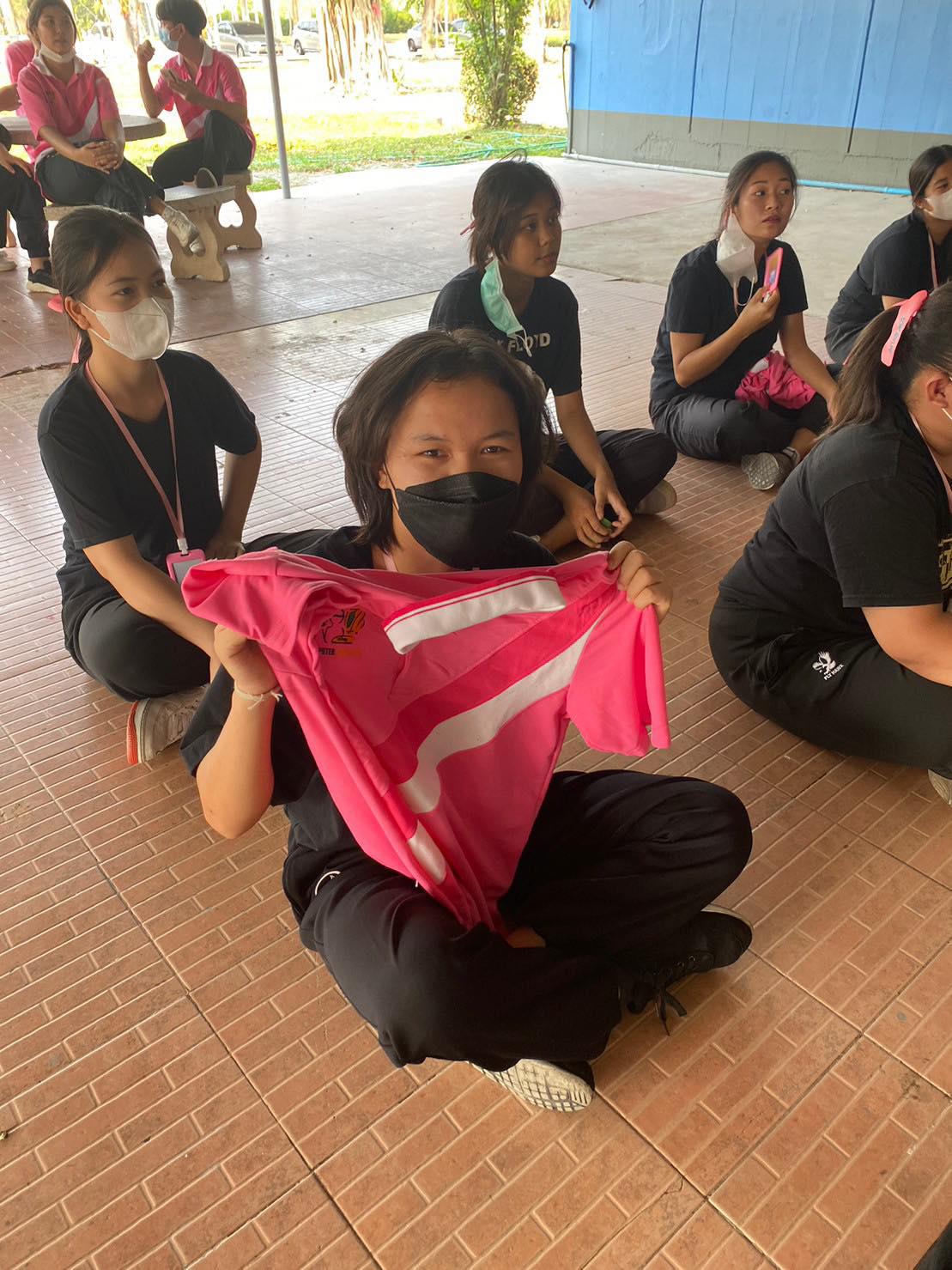 7. วันที่ 23 มีนาคม พ.ศ.2566  กิจกรรม แจก มอบ เสื้อเอกคอมพิวเตอร์ โดยพี่ปี 2  ( 