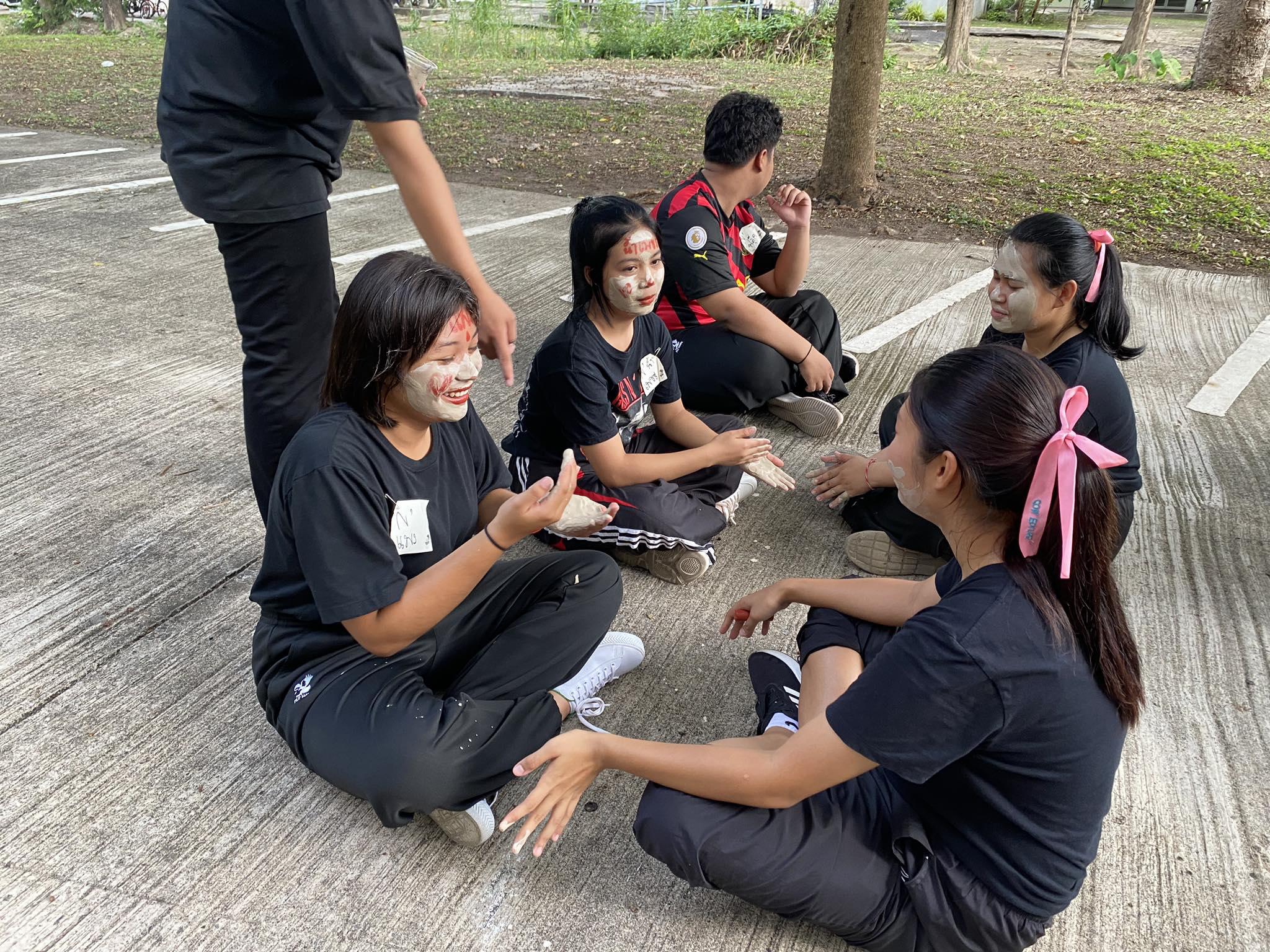 8. วันที่ 28 มิถุนายน พ.ศ.2566 เวลา 16.30น.โปรแกรมวิชาคอมพิวเตอร์ จัดกิจกรรมเฉลยสายรหัสน้องพี่ เพื่อเป็นที่ปรึกษาดูแลซึ่งกันและกันระหว่างพี่กับน้อง