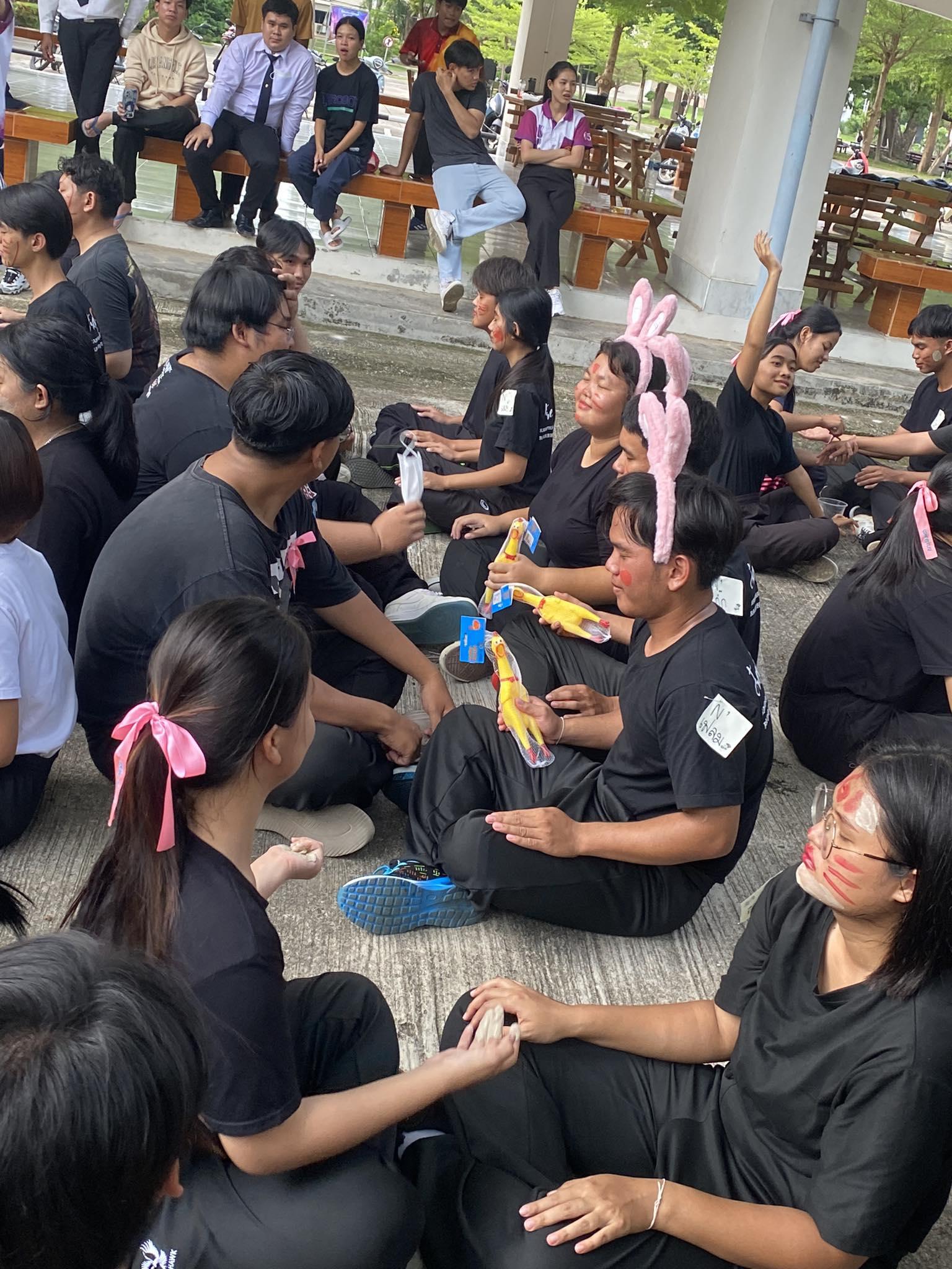 12. วันที่ 28 มิถุนายน พ.ศ.2566 เวลา 16.30น.โปรแกรมวิชาคอมพิวเตอร์ จัดกิจกรรมเฉลยสายรหัสน้องพี่ เพื่อเป็นที่ปรึกษาดูแลซึ่งกันและกันระหว่างพี่กับน้อง