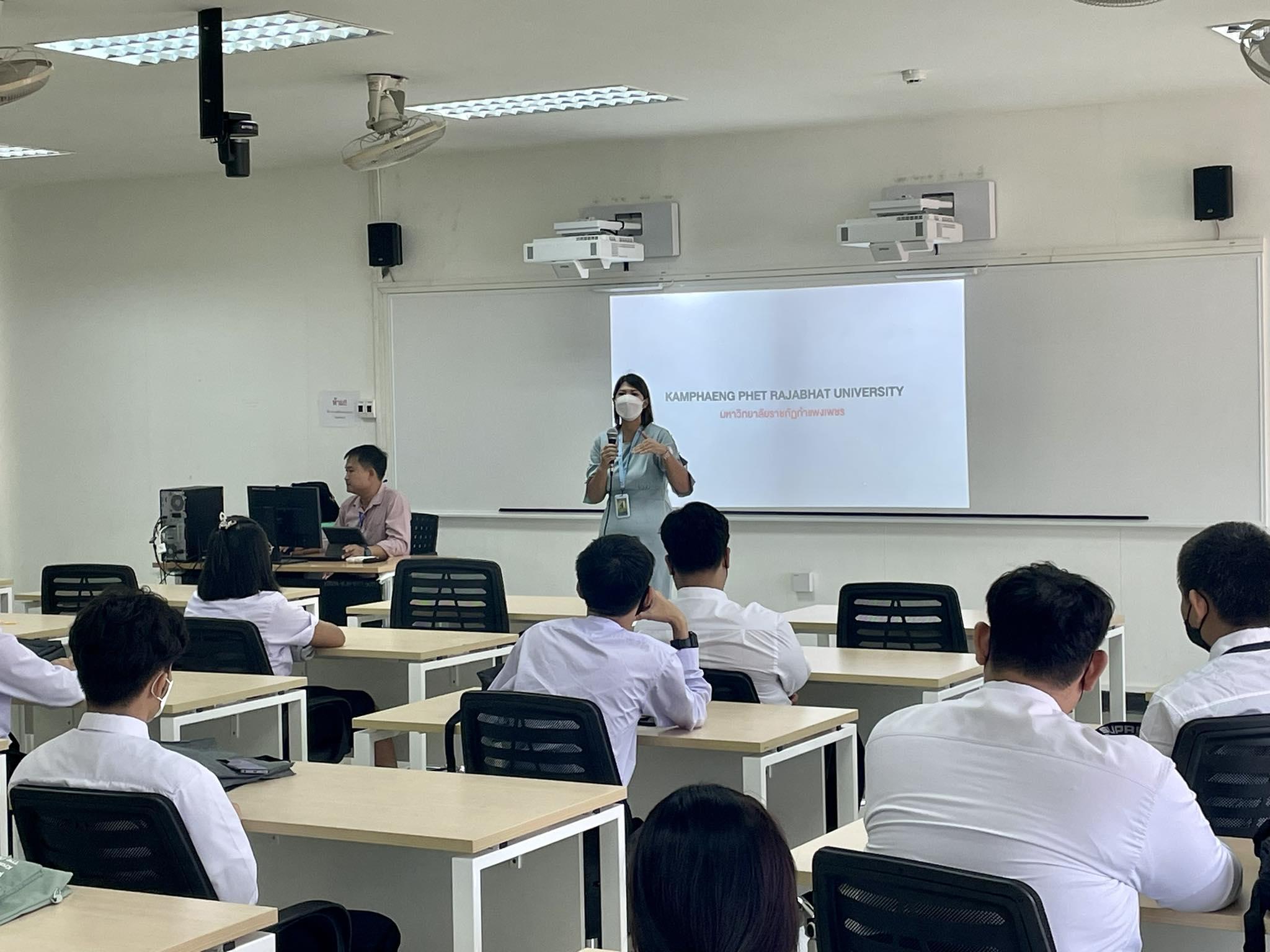 1. จัดกิจกรรมปฐมนิเทศ นักศึกษาชั้นปีที่ 1 โดยมี ดร.วิวัฒน์ ทวีทรัพย์ ประธานโปรแกรมวิชาคอมพิวเตอร์ กล่าวต้อนรับ พร้อมกับแนะนำคณาจารย์ และหลักสูตรการจัดการเรียนการสอนแก่นักศึกษา และนักศึกษายังได้เข้าพบอาจารย์ปรึกษาหมู่เรียน คือ ผศ.ศรินญาทหวาจ้อย ด้วย