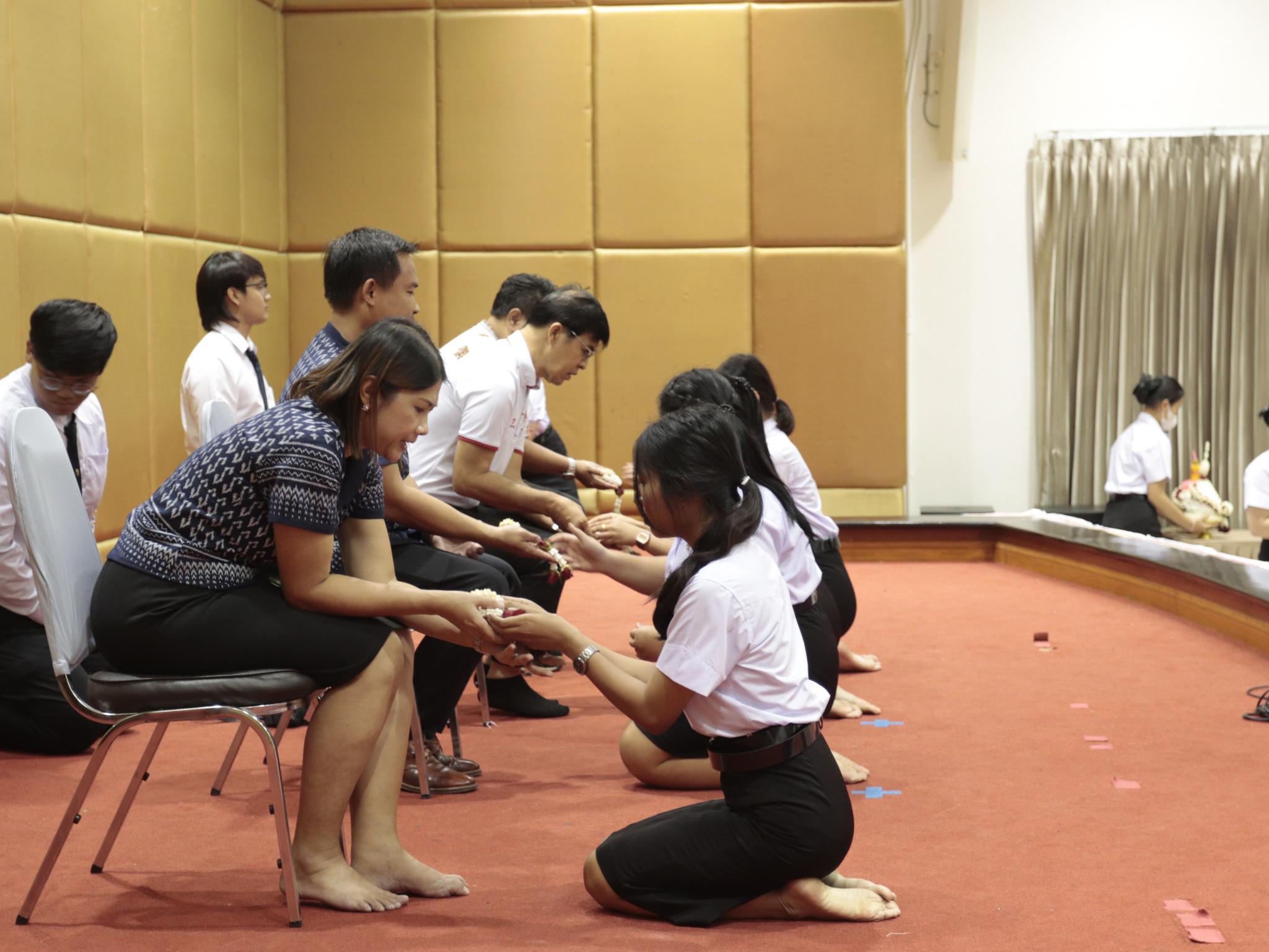 11. ภาพกิจกรรมพิธีไหว้ครู โปรแกรมวิชาคอมพิวเตอร์  คณะครุศาสตร์  มหาวิทยาลัยราชภัฏกำแพงเพชร  ประจำปีการศึกษา 2566 ในวันที่ 6 กรกฎาคม พ.ศ.2566   ณ ห้องประชุมคุรุร่มสัก 2