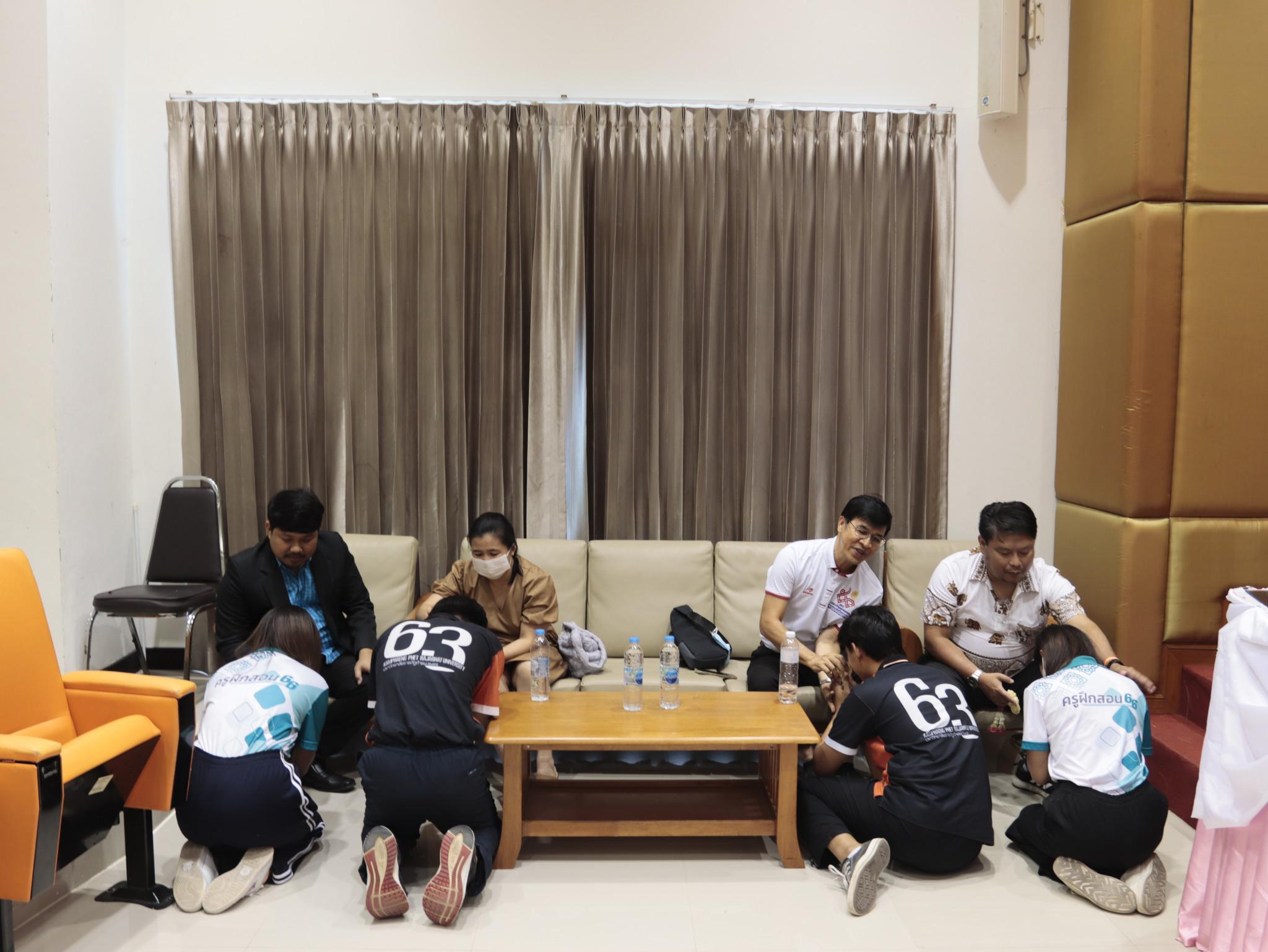 15. ภาพกิจกรรมพิธีไหว้ครู โปรแกรมวิชาคอมพิวเตอร์  คณะครุศาสตร์  มหาวิทยาลัยราชภัฏกำแพงเพชร  ประจำปีการศึกษา 2566 ในวันที่ 6 กรกฎาคม พ.ศ.2566   ณ ห้องประชุมคุรุร่มสัก 2