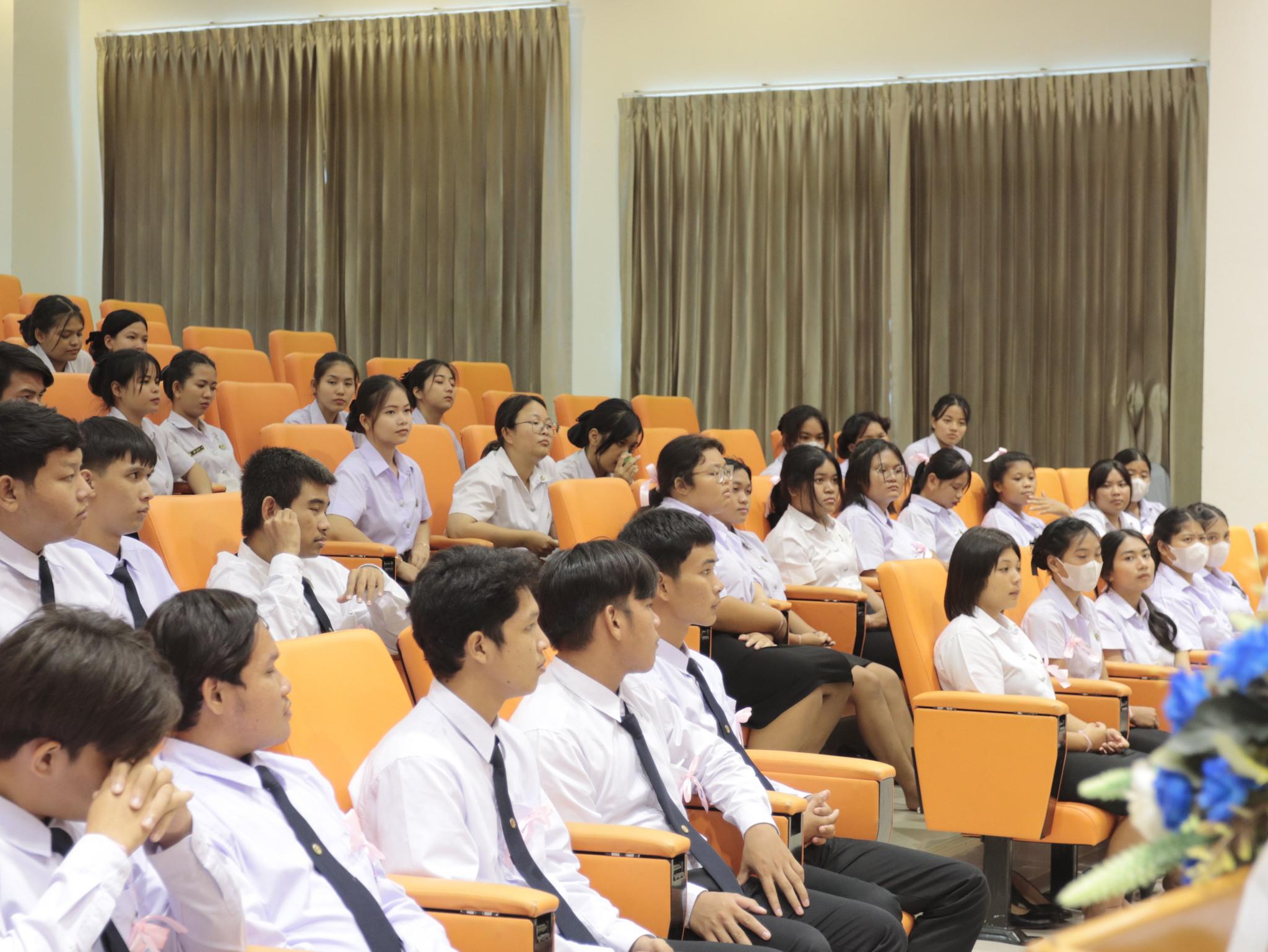 19. ภาพกิจกรรมพิธีไหว้ครู โปรแกรมวิชาคอมพิวเตอร์  คณะครุศาสตร์  มหาวิทยาลัยราชภัฏกำแพงเพชร  ประจำปีการศึกษา 2566 ในวันที่ 6 กรกฎาคม พ.ศ.2566   ณ ห้องประชุมคุรุร่มสัก 2