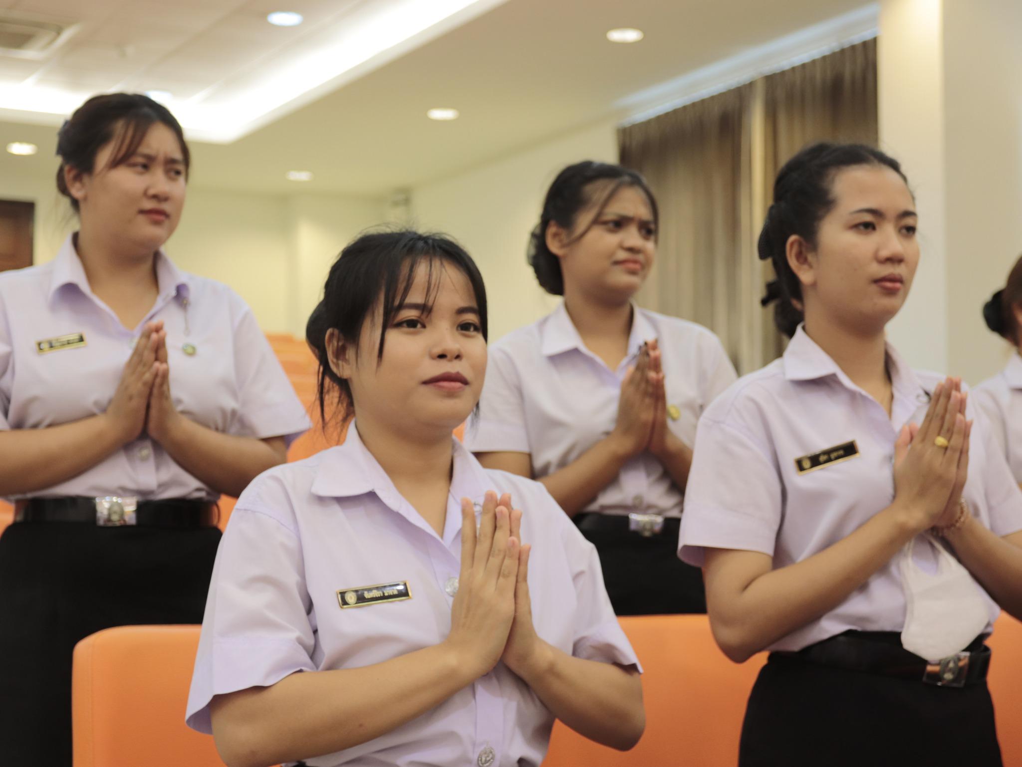 24. ภาพกิจกรรมพิธีไหว้ครู โปรแกรมวิชาคอมพิวเตอร์  คณะครุศาสตร์  มหาวิทยาลัยราชภัฏกำแพงเพชร  ประจำปีการศึกษา 2566 ในวันที่ 6 กรกฎาคม พ.ศ.2566   ณ ห้องประชุมคุรุร่มสัก 2