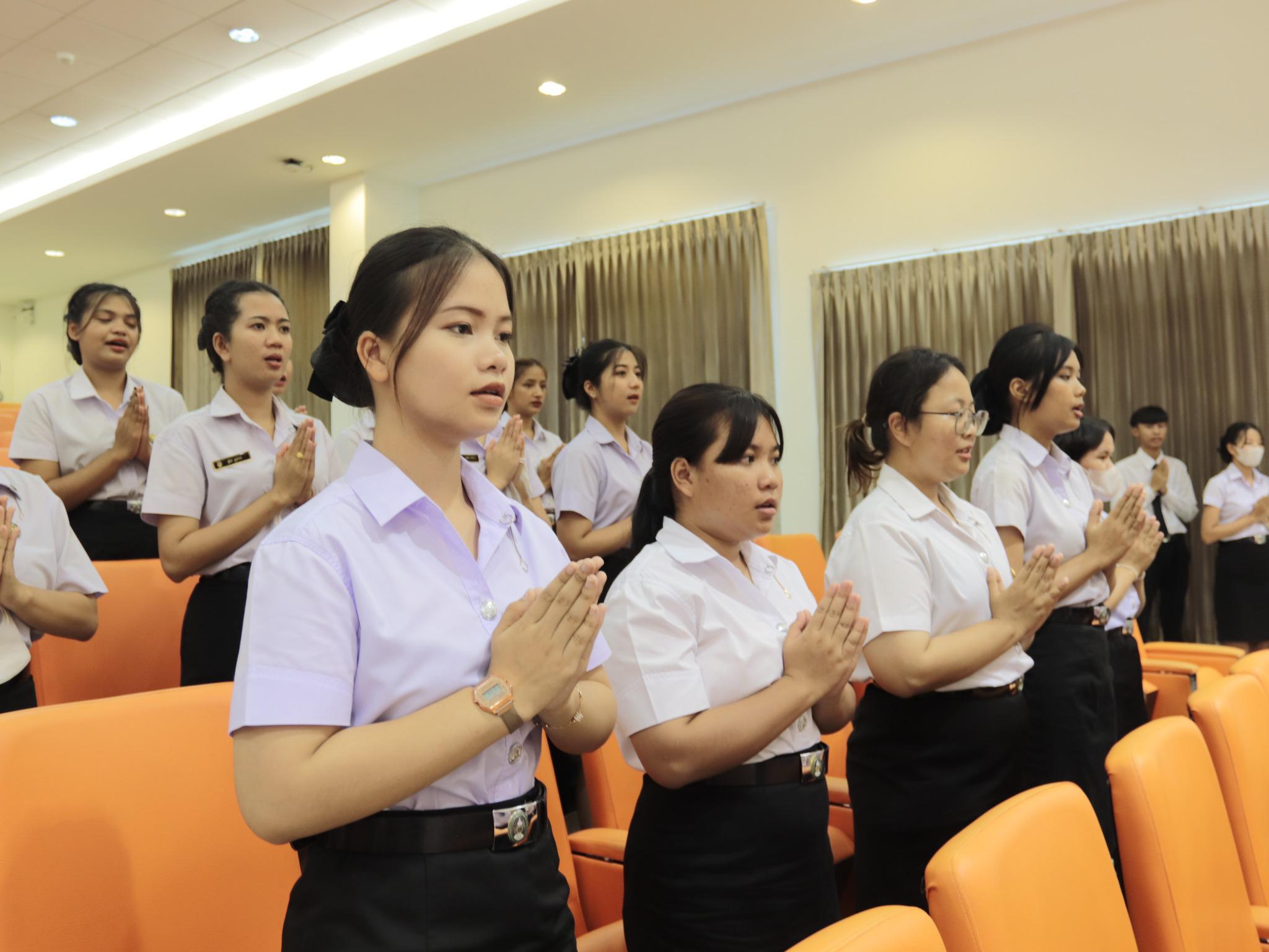 44. ภาพกิจกรรมพิธีไหว้ครู โปรแกรมวิชาคอมพิวเตอร์  คณะครุศาสตร์  มหาวิทยาลัยราชภัฏกำแพงเพชร  ประจำปีการศึกษา 2566 ในวันที่ 6 กรกฎาคม พ.ศ.2566   ณ ห้องประชุมคุรุร่มสัก 2
