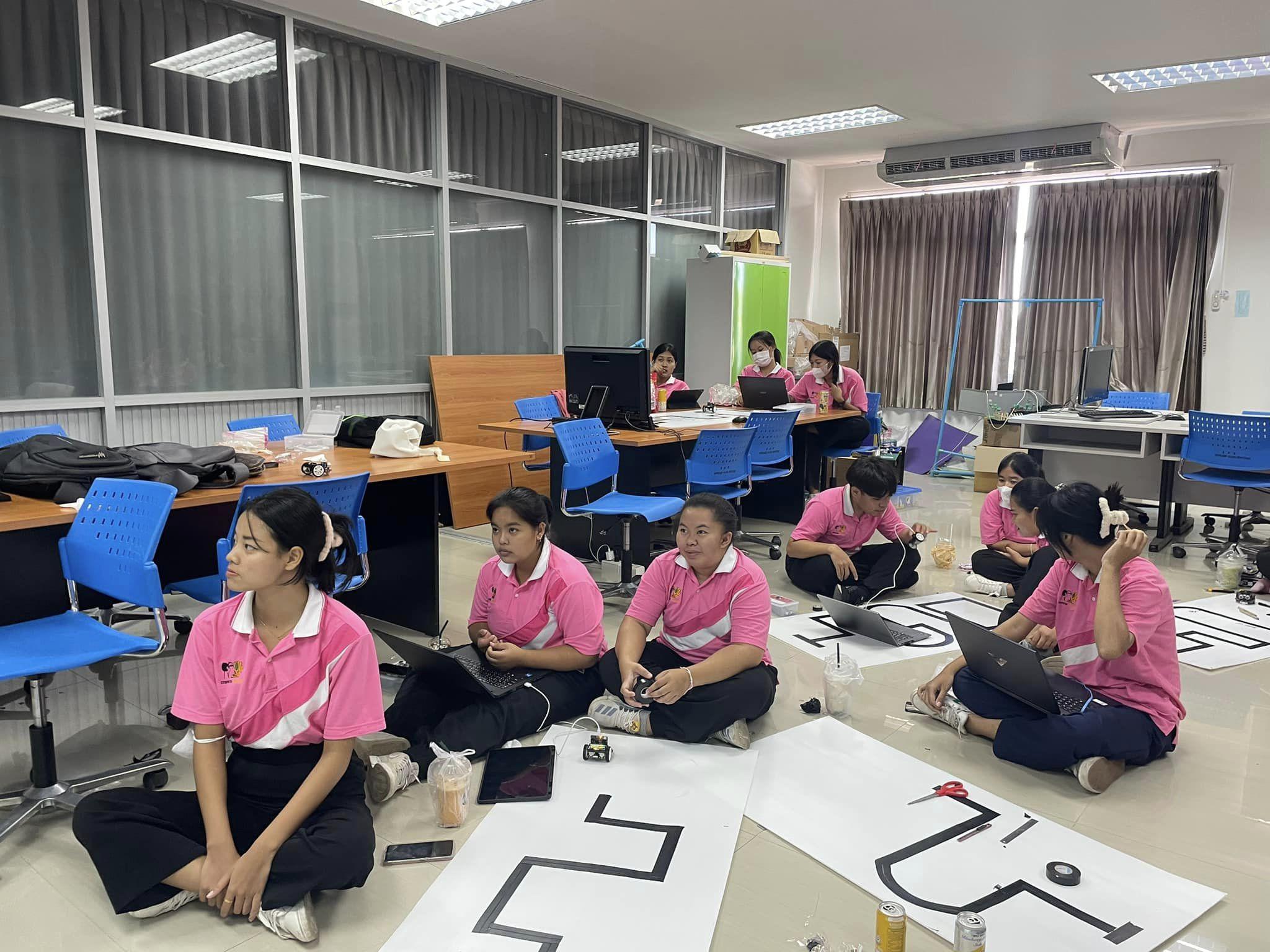 7. ได้จัดกิจกรรมโครงการพัฒนาสมรรถนะด้านดิจิทัล กิจกรรมอบรมเชิงปฏิบัติการพัฒนาทักษะดิจิทัล เรื่อง การจัดการเรียนรู้ STEM โปรแกรมคอมพิวเตอร์ สำหรับนักศึกษา ประจำปีการศึกษา 2566 “ 