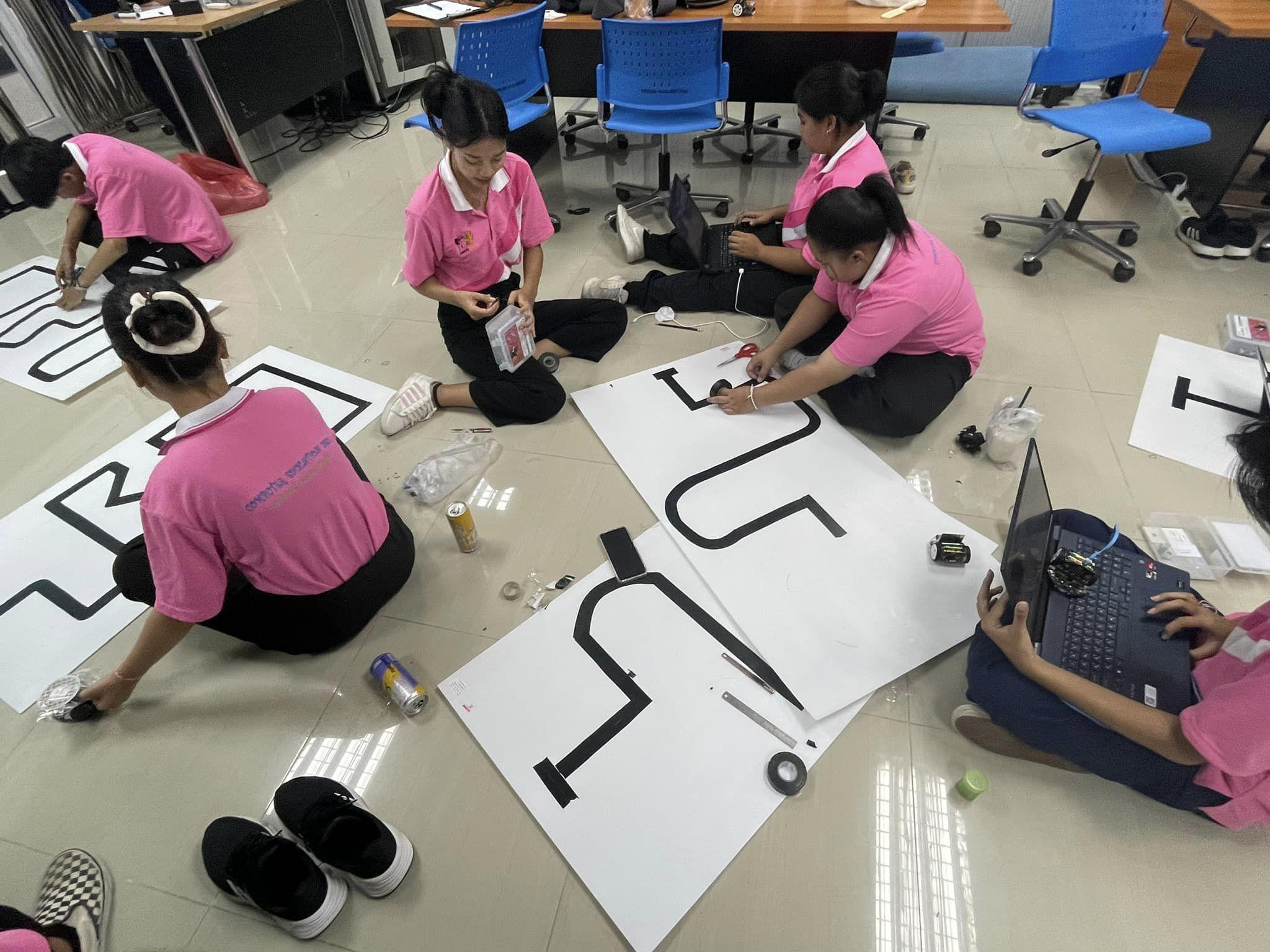 10. ได้จัดกิจกรรมโครงการพัฒนาสมรรถนะด้านดิจิทัล กิจกรรมอบรมเชิงปฏิบัติการพัฒนาทักษะดิจิทัล เรื่อง การจัดการเรียนรู้ STEM โปรแกรมคอมพิวเตอร์ สำหรับนักศึกษา ประจำปีการศึกษา 2566 “ 