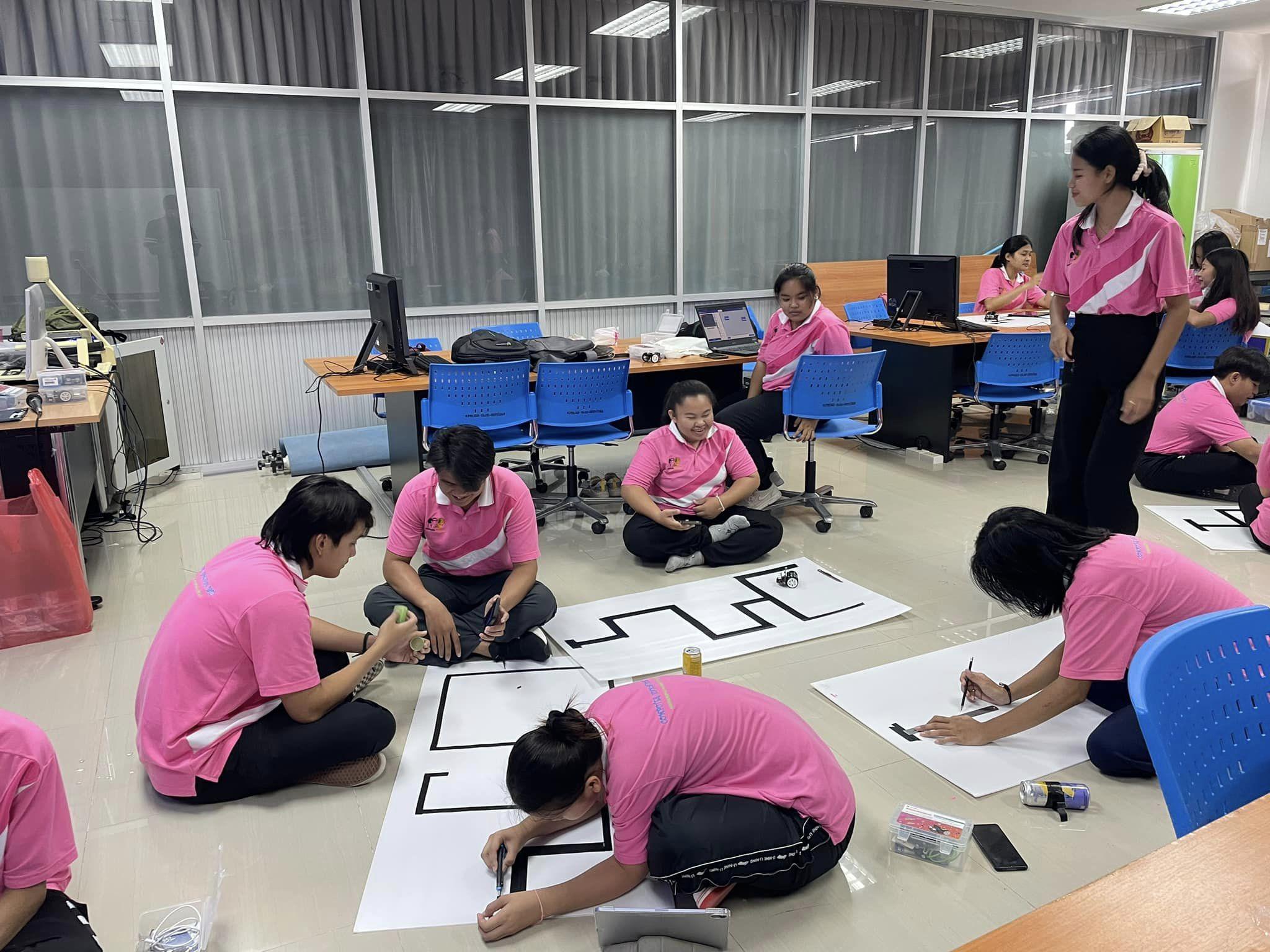 19. ได้จัดกิจกรรมโครงการพัฒนาสมรรถนะด้านดิจิทัล กิจกรรมอบรมเชิงปฏิบัติการพัฒนาทักษะดิจิทัล เรื่อง การจัดการเรียนรู้ STEM โปรแกรมคอมพิวเตอร์ สำหรับนักศึกษา ประจำปีการศึกษา 2566 “ 