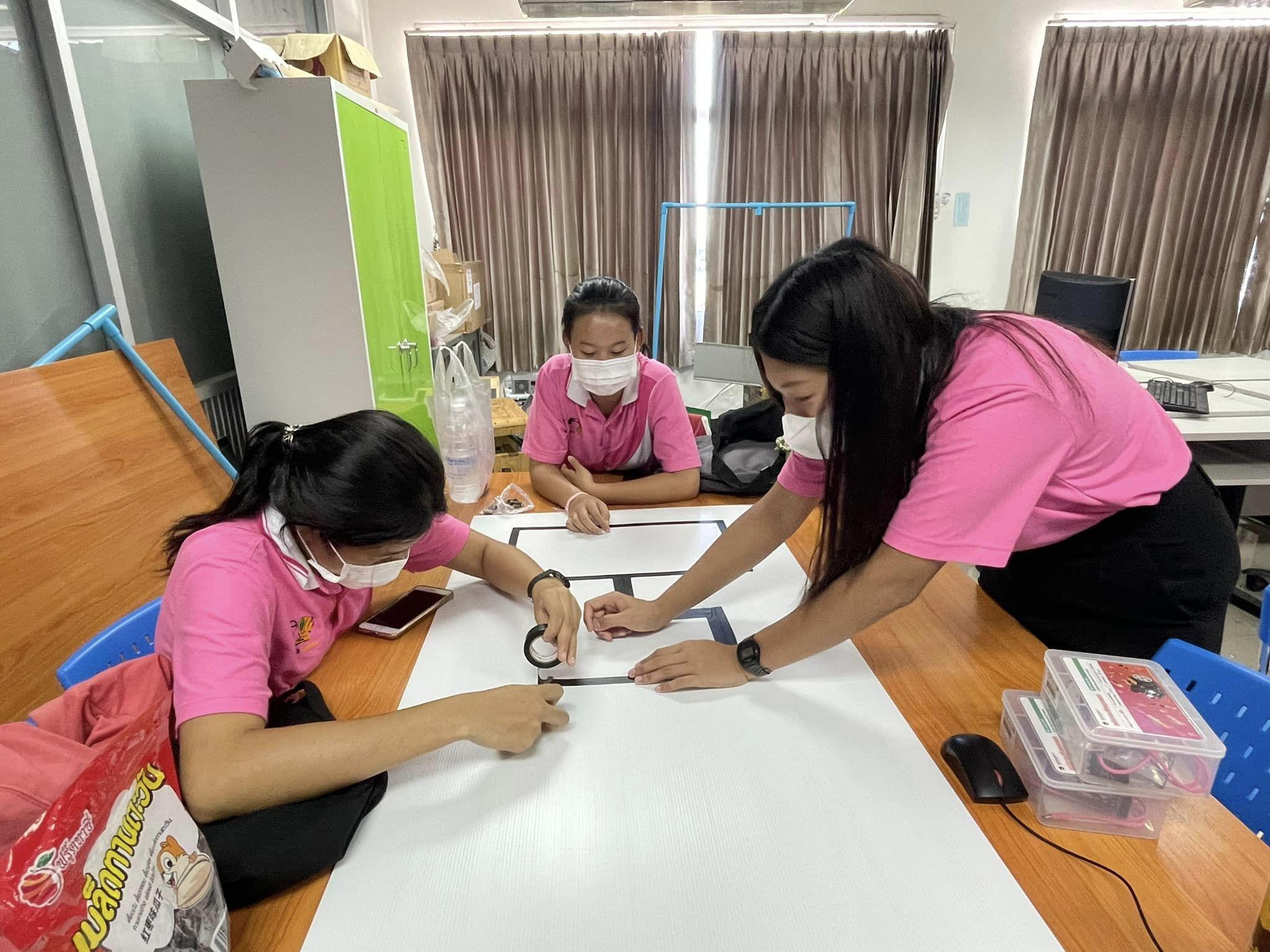 20. ได้จัดกิจกรรมโครงการพัฒนาสมรรถนะด้านดิจิทัล กิจกรรมอบรมเชิงปฏิบัติการพัฒนาทักษะดิจิทัล เรื่อง การจัดการเรียนรู้ STEM โปรแกรมคอมพิวเตอร์ สำหรับนักศึกษา ประจำปีการศึกษา 2566 “ 