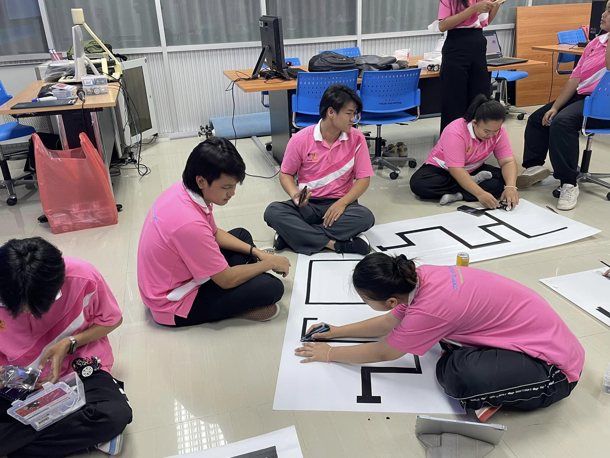 25. ได้จัดกิจกรรมโครงการพัฒนาสมรรถนะด้านดิจิทัล กิจกรรมอบรมเชิงปฏิบัติการพัฒนาทักษะดิจิทัล เรื่อง การจัดการเรียนรู้ STEM โปรแกรมคอมพิวเตอร์ สำหรับนักศึกษา ประจำปีการศึกษา 2566 “ 