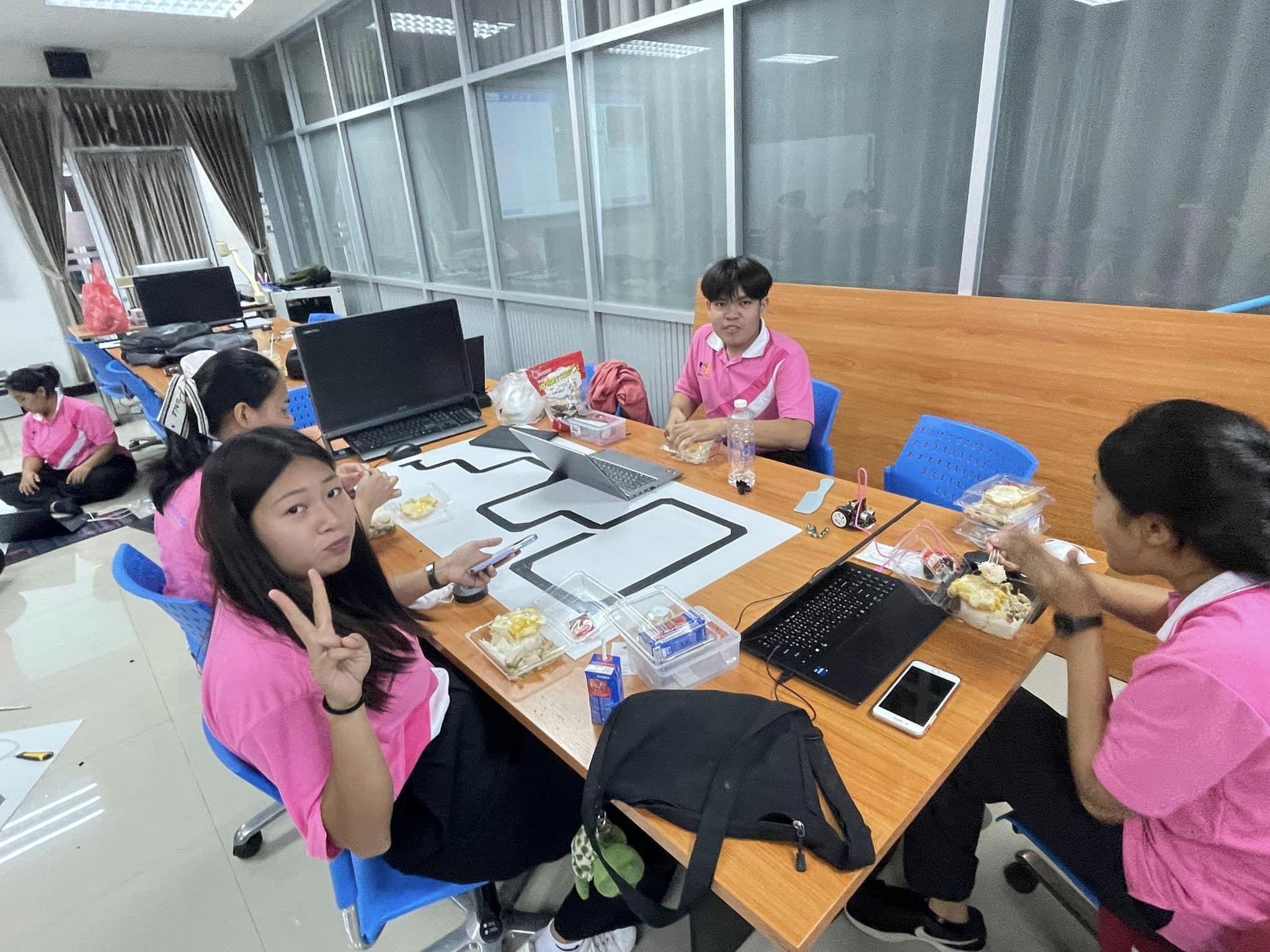 26. ได้จัดกิจกรรมโครงการพัฒนาสมรรถนะด้านดิจิทัล กิจกรรมอบรมเชิงปฏิบัติการพัฒนาทักษะดิจิทัล เรื่อง การจัดการเรียนรู้ STEM โปรแกรมคอมพิวเตอร์ สำหรับนักศึกษา ประจำปีการศึกษา 2566 “ 