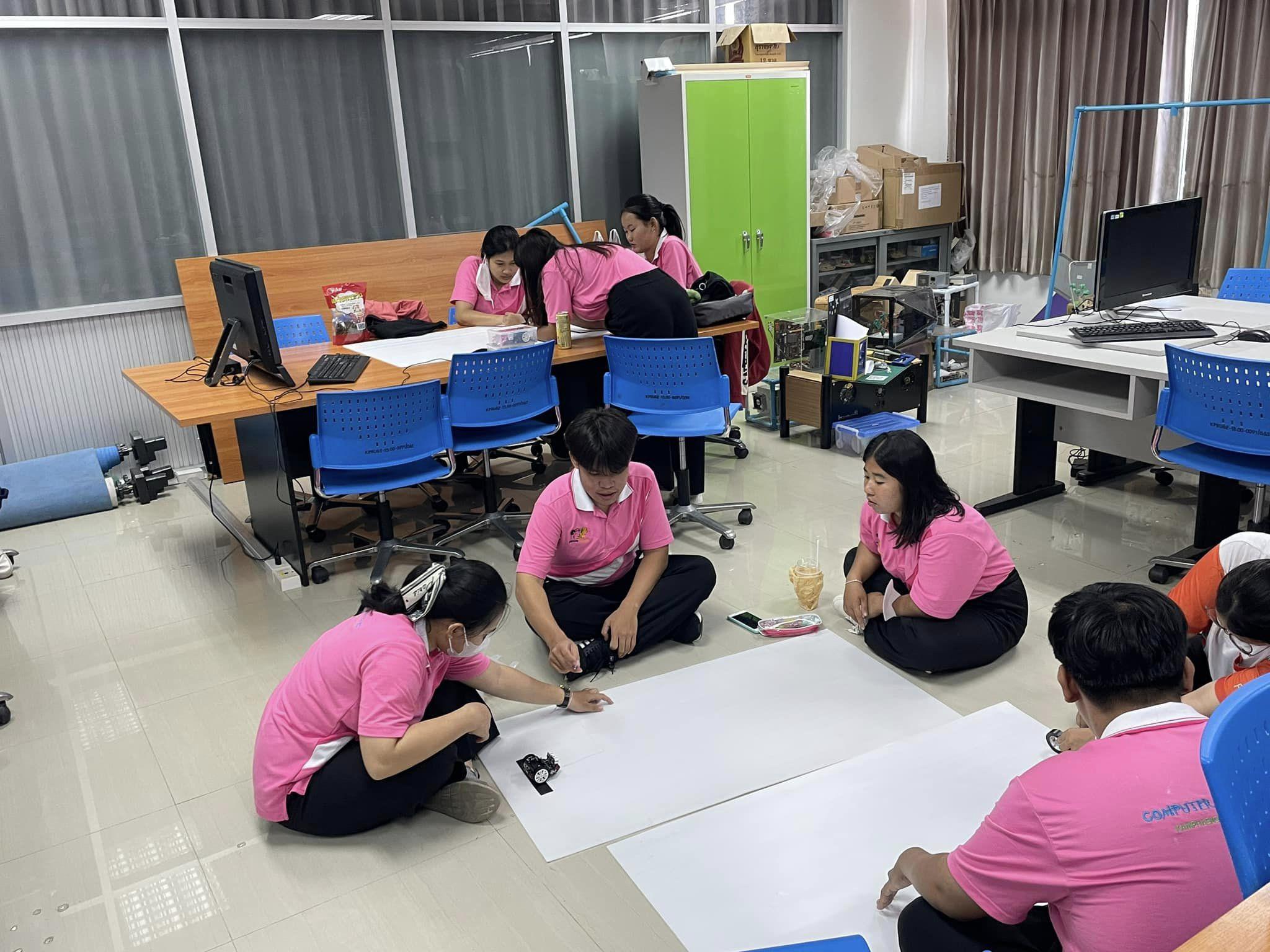 28. ได้จัดกิจกรรมโครงการพัฒนาสมรรถนะด้านดิจิทัล กิจกรรมอบรมเชิงปฏิบัติการพัฒนาทักษะดิจิทัล เรื่อง การจัดการเรียนรู้ STEM โปรแกรมคอมพิวเตอร์ สำหรับนักศึกษา ประจำปีการศึกษา 2566 “ 