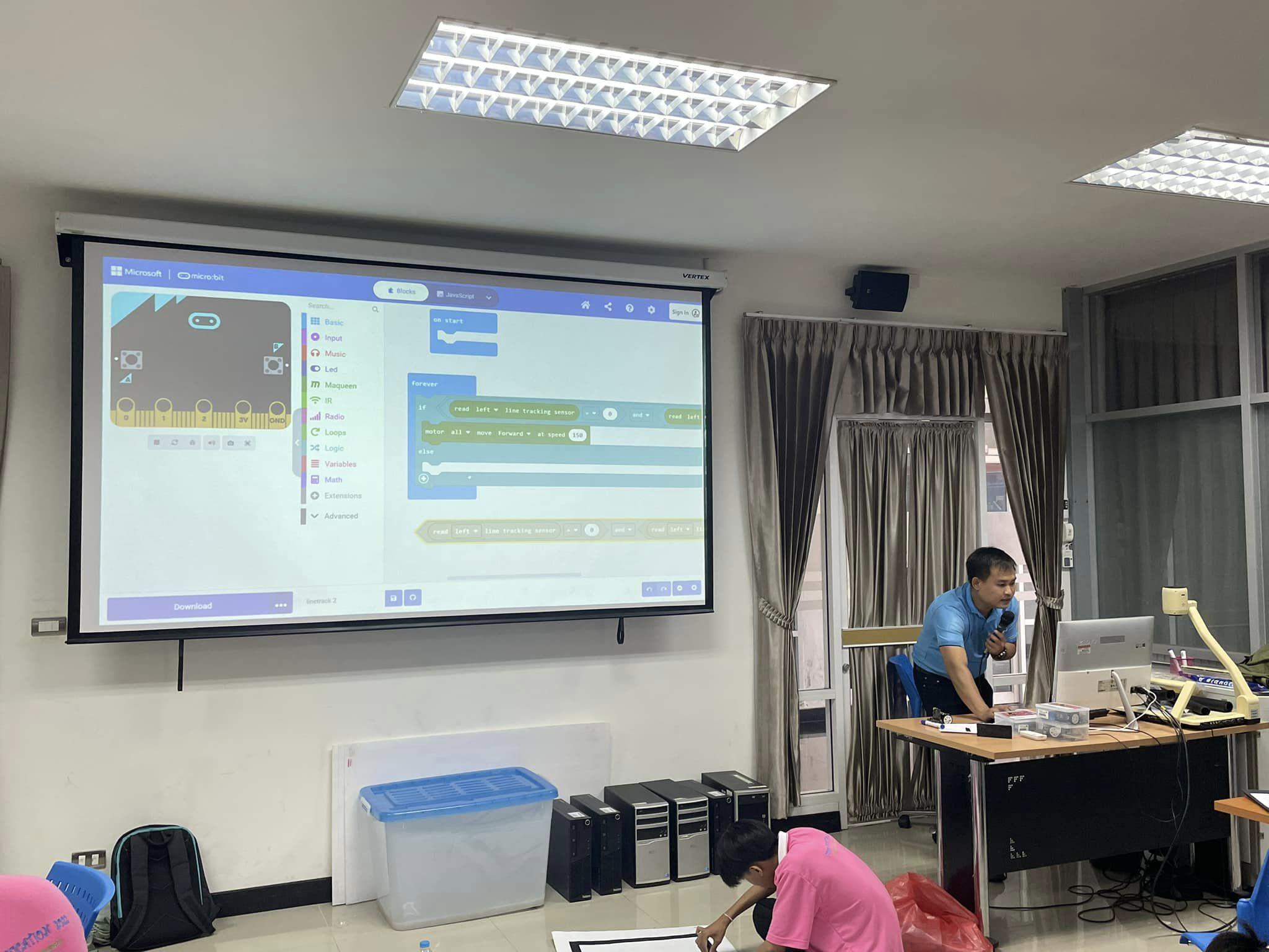 1. ได้จัดกิจกรรมโครงการพัฒนาสมรรถนะด้านดิจิทัล กิจกรรมอบรมเชิงปฏิบัติการพัฒนาทักษะดิจิทัล เรื่อง การจัดการเรียนรู้ STEM โปรแกรมคอมพิวเตอร์ สำหรับนักศึกษา ประจำปีการศึกษา 2566 “ 