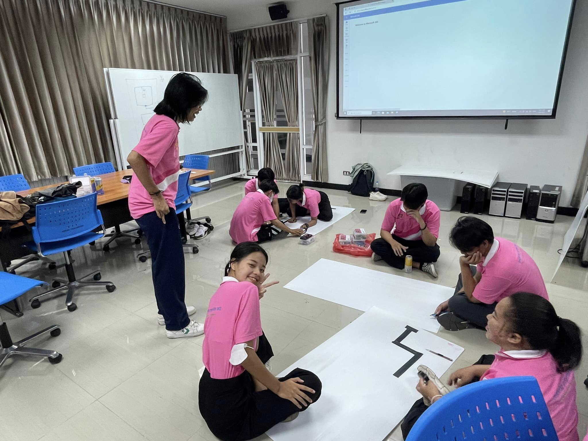 3. ได้จัดกิจกรรมโครงการพัฒนาสมรรถนะด้านดิจิทัล กิจกรรมอบรมเชิงปฏิบัติการพัฒนาทักษะดิจิทัล เรื่อง การจัดการเรียนรู้ STEM โปรแกรมคอมพิวเตอร์ สำหรับนักศึกษา ประจำปีการศึกษา 2566 “ 