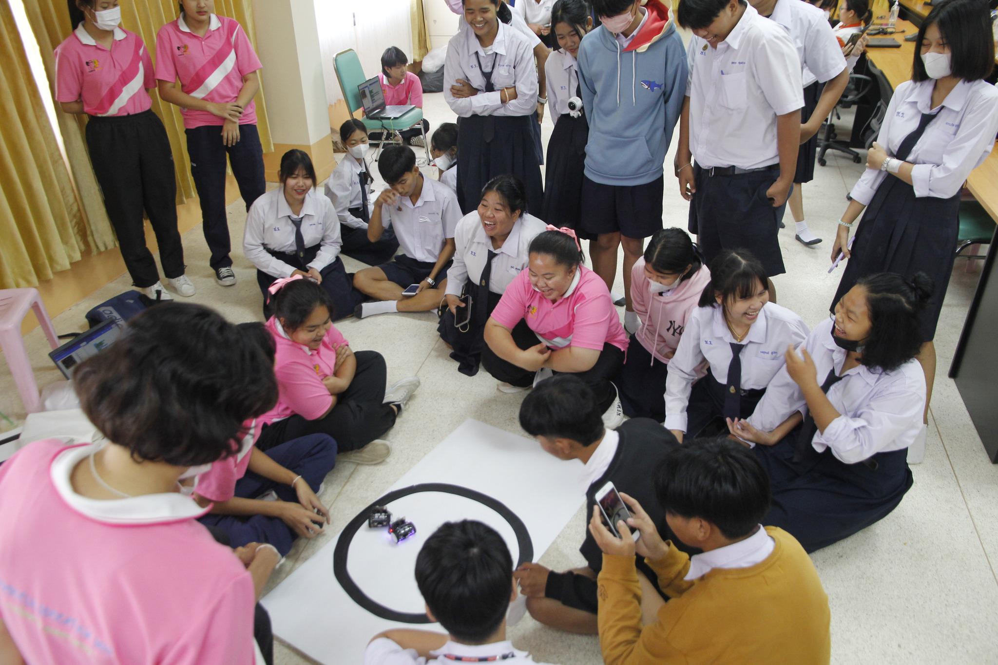 13. 12 ก.ค. 66 ณ โรงเรียนชากังราววิทยา (อินทร์-ชุ่ม ดีสารอุปถัมภ์) โปรแกรมวิชาคอมพิวเตอร์ คณะครุศาสตร์ ร่วม จัดกิจกรรมโครงการพัฒนาสมรรถนะด้านดิจิทัล กิจกรรมอบรมเชิงปฏิบัติการพัฒนาทักษะดิจิทัล