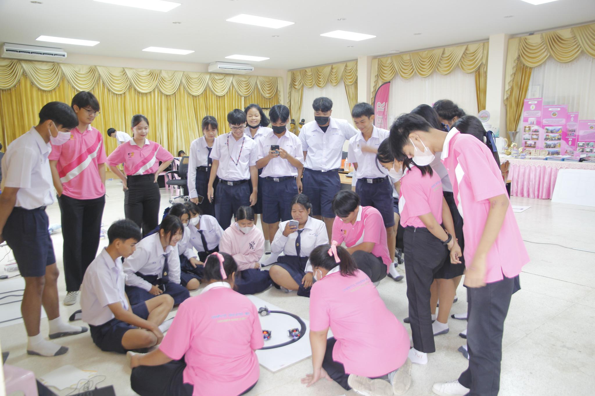 44. 12 ก.ค. 66 ณ โรงเรียนชากังราววิทยา (อินทร์-ชุ่ม ดีสารอุปถัมภ์) โปรแกรมวิชาคอมพิวเตอร์ คณะครุศาสตร์ ร่วม จัดกิจกรรมโครงการพัฒนาสมรรถนะด้านดิจิทัล กิจกรรมอบรมเชิงปฏิบัติการพัฒนาทักษะดิจิทัล