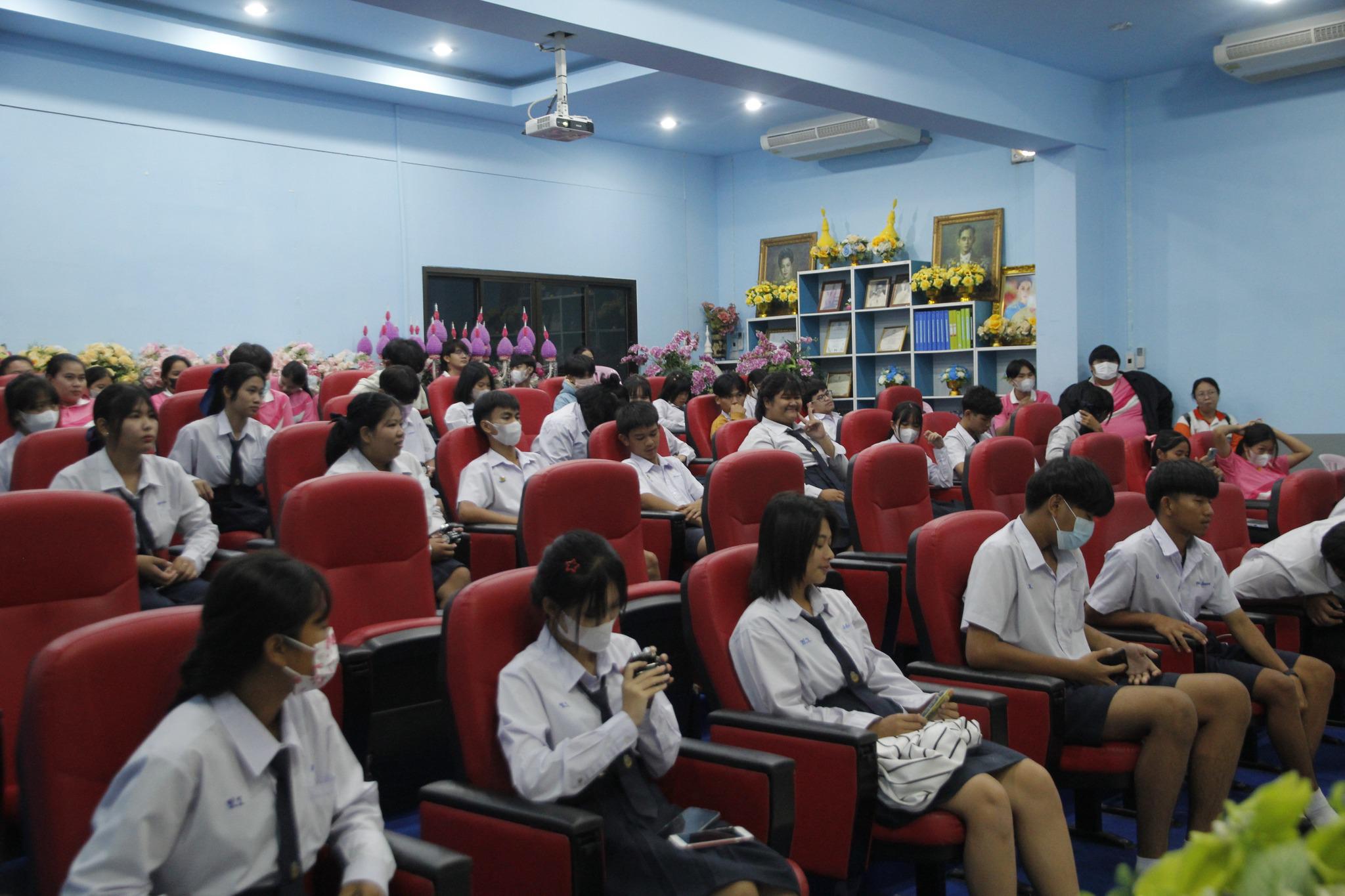 49. 12 ก.ค. 66 ณ โรงเรียนชากังราววิทยา (อินทร์-ชุ่ม ดีสารอุปถัมภ์) โปรแกรมวิชาคอมพิวเตอร์ คณะครุศาสตร์ ร่วม จัดกิจกรรมโครงการพัฒนาสมรรถนะด้านดิจิทัล กิจกรรมอบรมเชิงปฏิบัติการพัฒนาทักษะดิจิทัล