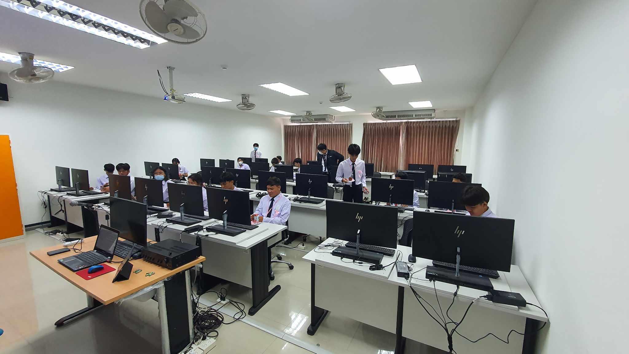 3. กิจกรรม อบรมเตรียมความพร้อมนักศึกษาใหม่โปรแกรมวิชาคอมพิวเตอร์ วัตถุประสงค์เพื่อเป็นการพัฒนาทักษะพื้นฐานที่จำเป็นและสร้างความแข็งแกร่งทางวิชาการและวิชาชีพให้แก่นักศึกษาใหม่โปรแกรมวิชาคอมพิวเตอร์ วันที่ 25 มิถุนายน 2566 ณ ห้องอิเล็กทรอนิกส์1 