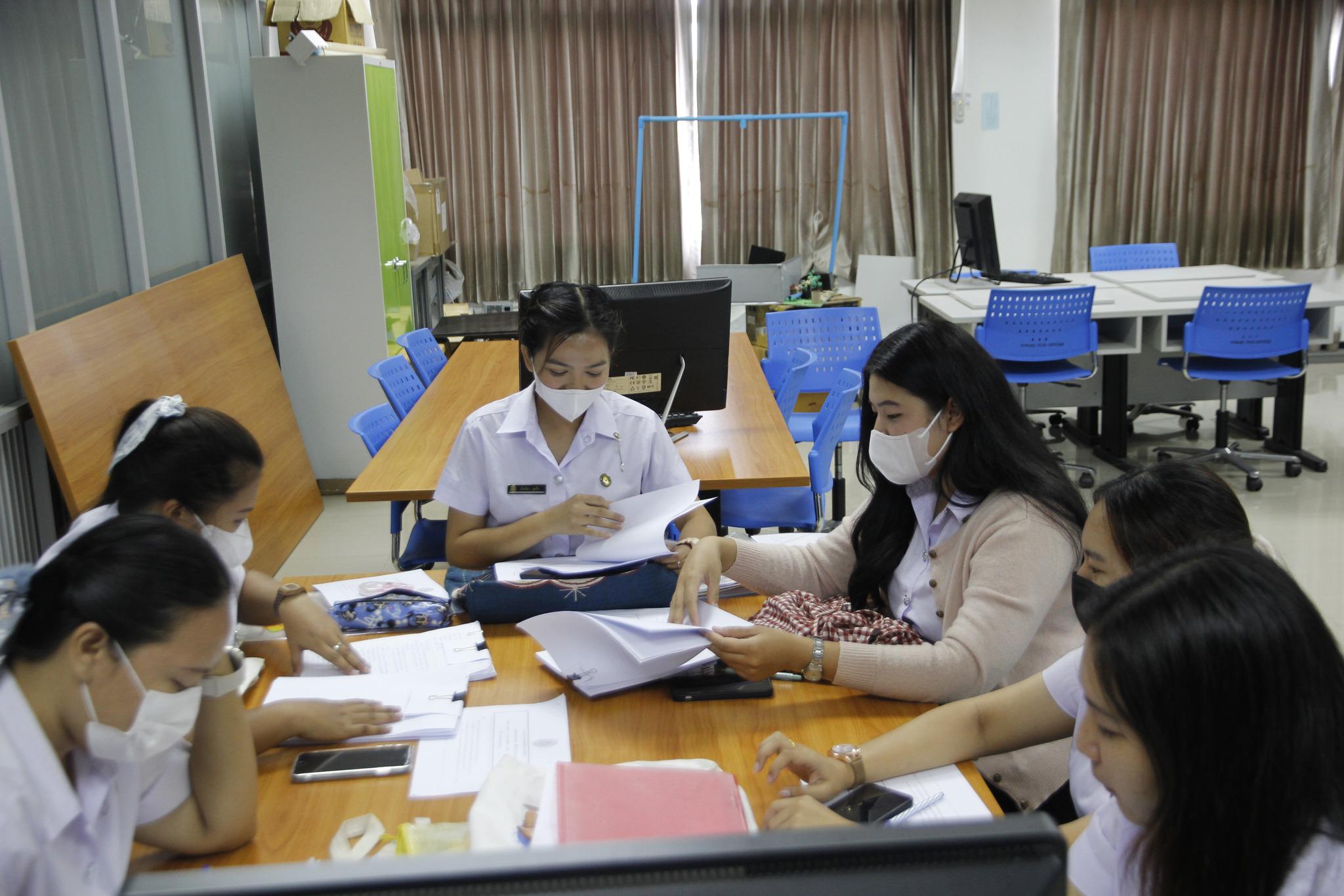 2. 27 กรกฎาคม 2556 โปรแกรมวิชาคอมพิวเตอร์ ร่วมกับศูนย์ฝึกประสบการณ์วิชาชีพครู คณะครุศาสตร์ มหาวิทยาลัยราชภัฏกำแพงเพชร จัดกิจกรรมสัมมนากลางภาคและนิเทศติดตามนักศึกษาฝึกประสบการณ์วิชาชีพครู ครั้งที่ 2  ภาคเรียนที่ 1