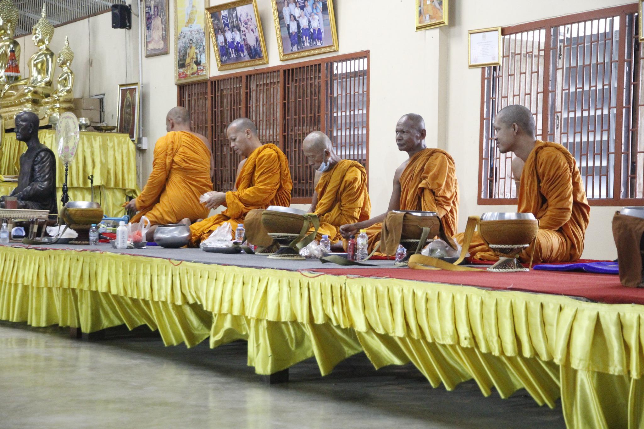 13. 5 สิงหาคม 2566 โปรแกรมวิชาคอมพิวเตอร์ คณะครุศาสตร์ มหาวิทยาลัยราชภัฏกำแพงเพชร จัดกิจกรรม “แป้น จอ คีย์บอร์ดเกม และบายศรีสู่ขวัญสานสัมพันธ์น้องพี่” โดยจัดกิจกรรมเป็น 2 ช่วง คือ ช่วงเช้า กิจกรรมบำเพ็ญประโยชน์และแข่งขันกีฬา 