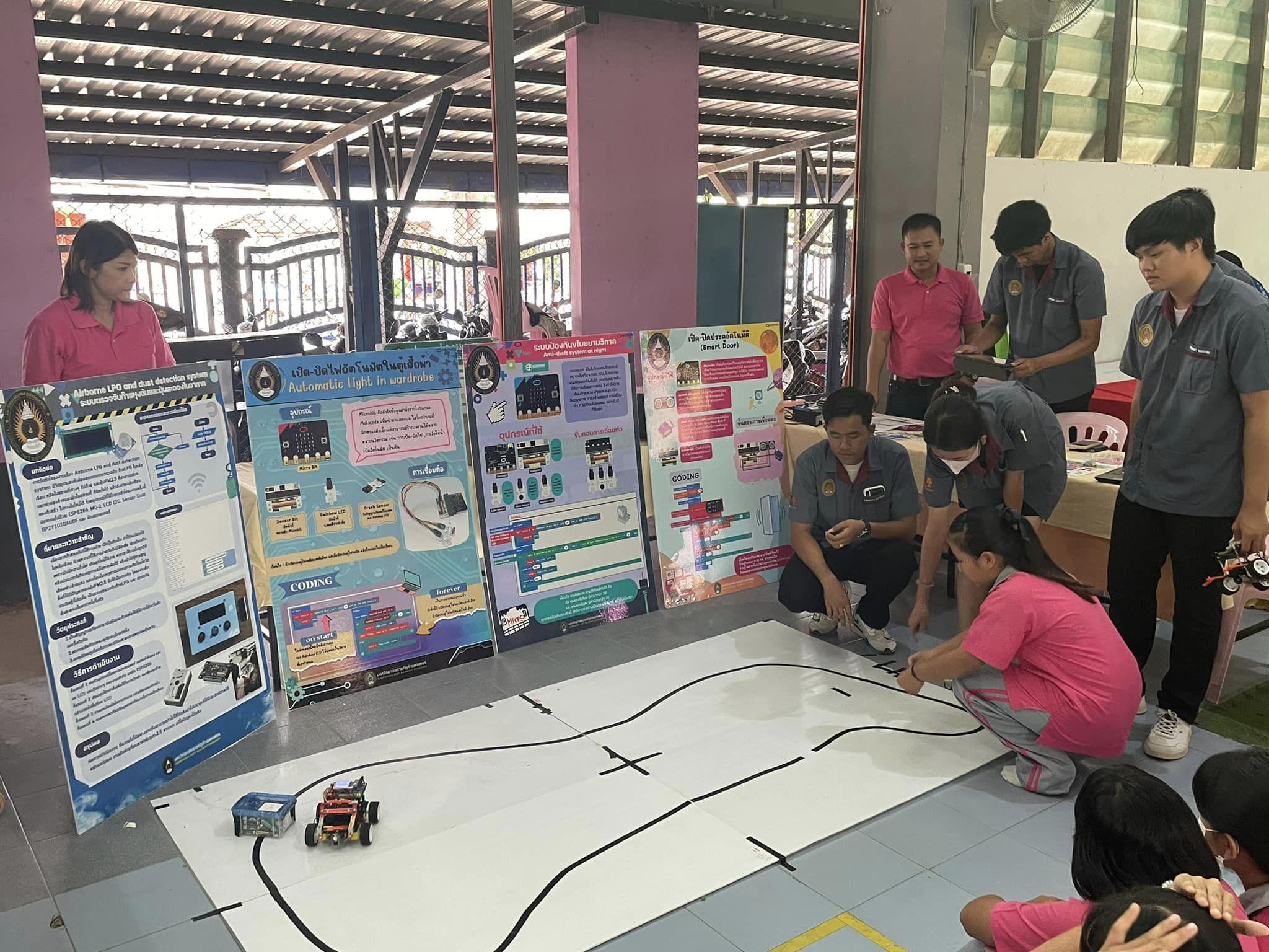 2. วันที่ 30 ส.ค. 66  ณ โรงเรียนชากังราววิทยา (อินทร์-ชุ่ม ดีสารอุปถัมภ์) อ.เมือง จ.กำแพงเพชร  โปรแกรมวิชาคอมพิวเตอร์ คณะครุศาสตร์ มหาวิทยาลัยราชภัฏกำแพงเพชร เข้าร่วมจัดกิจกรรมวันวิทยาศาสตร์ (ฐานเทคโนโลยี)