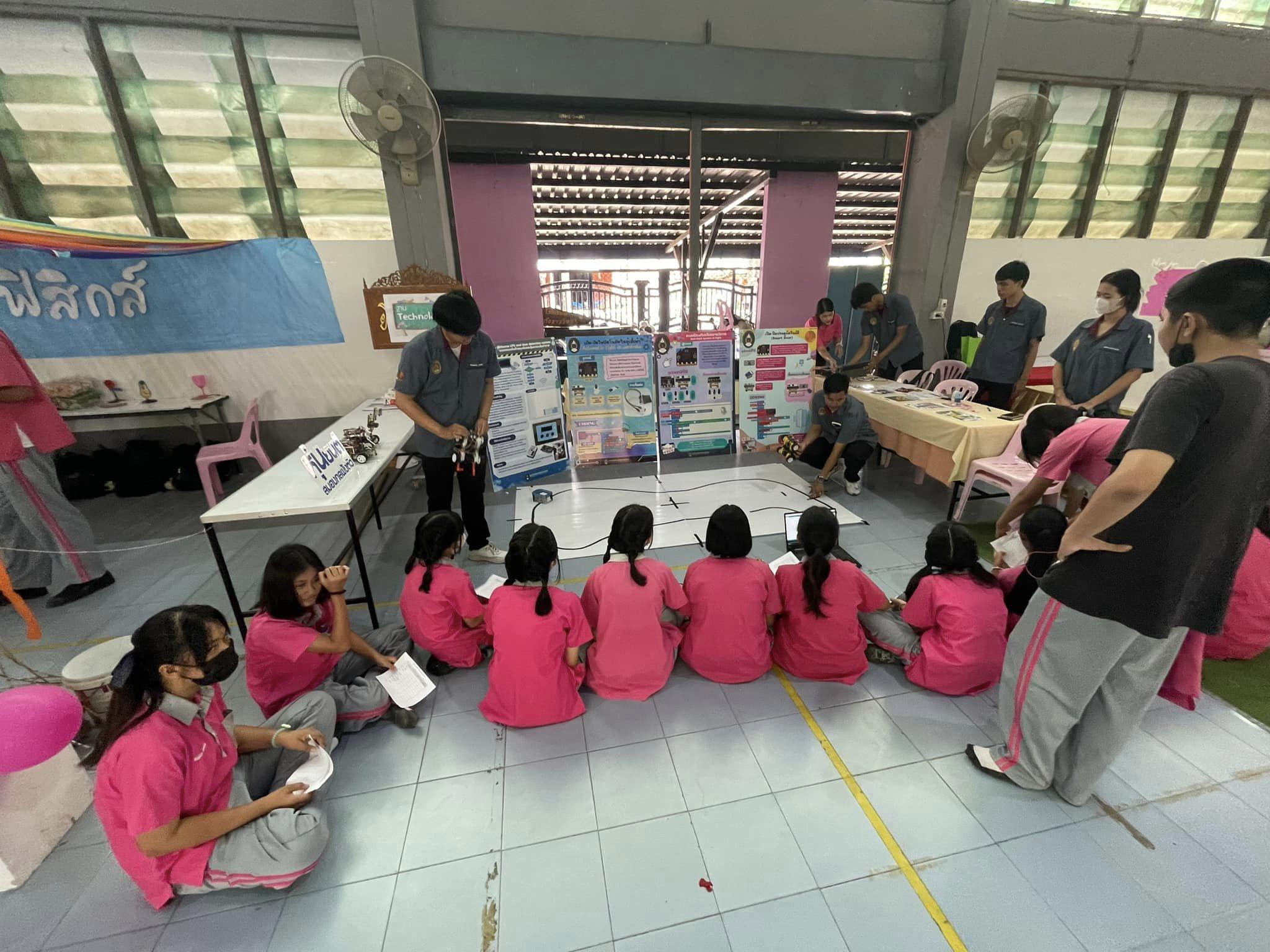 3. วันที่ 30 ส.ค. 66  ณ โรงเรียนชากังราววิทยา (อินทร์-ชุ่ม ดีสารอุปถัมภ์) อ.เมือง จ.กำแพงเพชร  โปรแกรมวิชาคอมพิวเตอร์ คณะครุศาสตร์ มหาวิทยาลัยราชภัฏกำแพงเพชร เข้าร่วมจัดกิจกรรมวันวิทยาศาสตร์ (ฐานเทคโนโลยี)