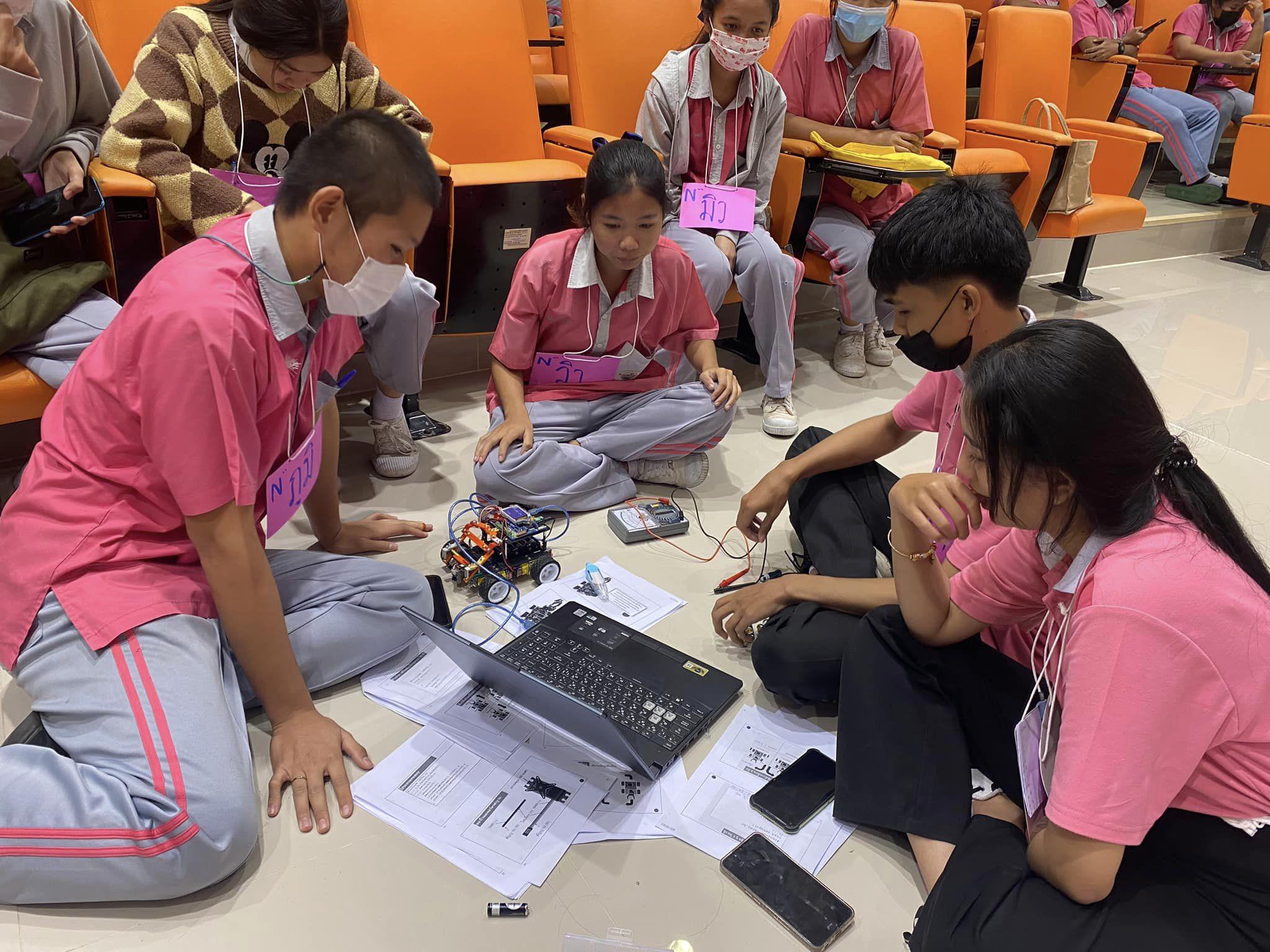 9. จัดกิจกรรมโครงการส่งเสริมการจัดการเรียนรู้แบบสะเต็มศึกษา กิจกรรม“การเรียนรู้ STEM สู่สถานศึกษา โปรแกรมคอมพิวเตอร์” ให้แก่นักเรียนโรงเรียนชากังราววิทยา(อินทร์-ชุ่ม ดีสารอุปถัมภ์)วันที่ 22 กุมภาพันธ์ 2566