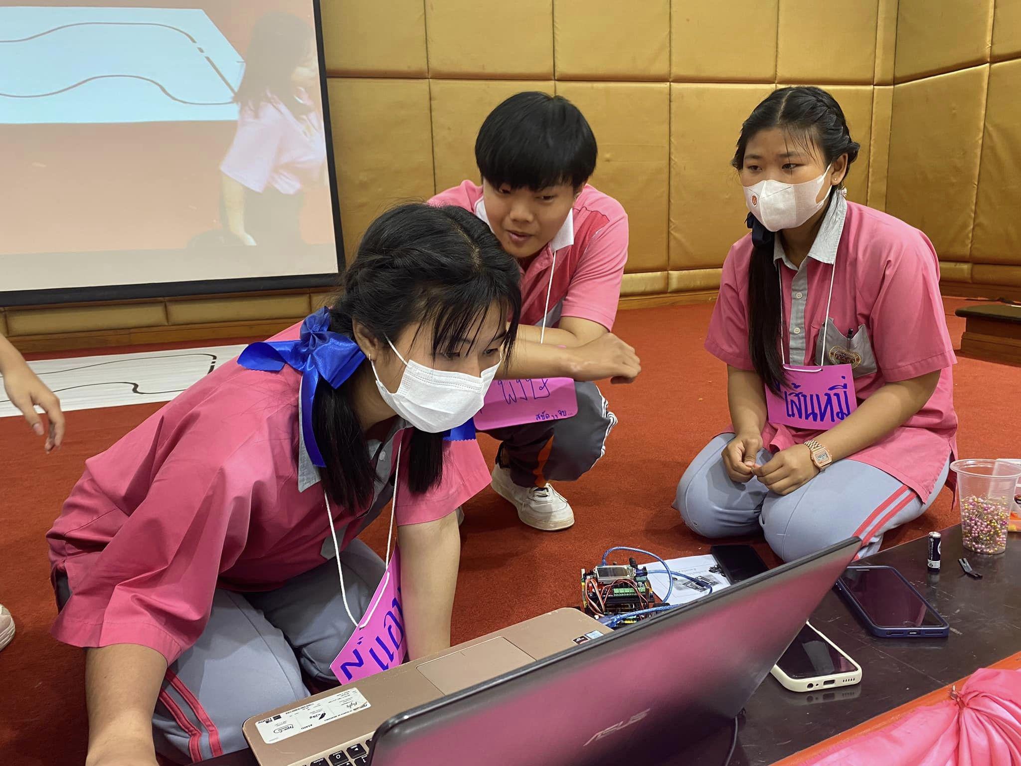 12. จัดกิจกรรมโครงการส่งเสริมการจัดการเรียนรู้แบบสะเต็มศึกษา กิจกรรม“การเรียนรู้ STEM สู่สถานศึกษา โปรแกรมคอมพิวเตอร์” ให้แก่นักเรียนโรงเรียนชากังราววิทยา(อินทร์-ชุ่ม ดีสารอุปถัมภ์)วันที่ 22 กุมภาพันธ์ 2566