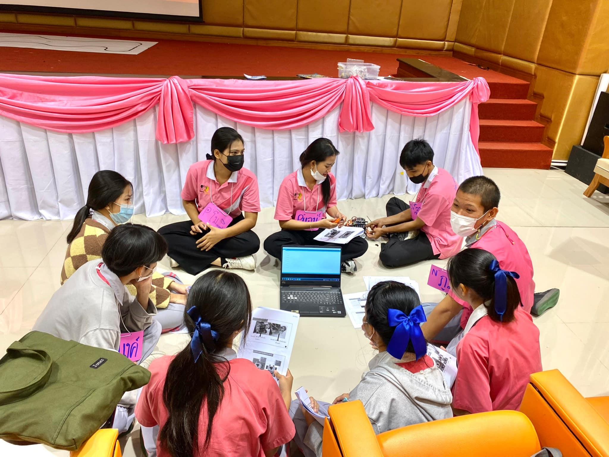 25. จัดกิจกรรมโครงการส่งเสริมการจัดการเรียนรู้แบบสะเต็มศึกษา กิจกรรม“การเรียนรู้ STEM สู่สถานศึกษา โปรแกรมคอมพิวเตอร์” ให้แก่นักเรียนโรงเรียนชากังราววิทยา(อินทร์-ชุ่ม ดีสารอุปถัมภ์)วันที่ 22 กุมภาพันธ์ 2566