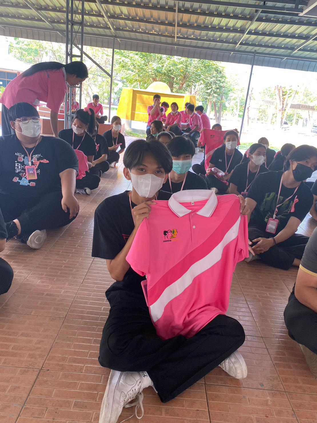 13. วันที่ 23 มีนาคม พ.ศ.2566  กิจกรรม แจก มอบ เสื้อเอกคอมพิวเตอร์ โดยพี่ปี 2  (