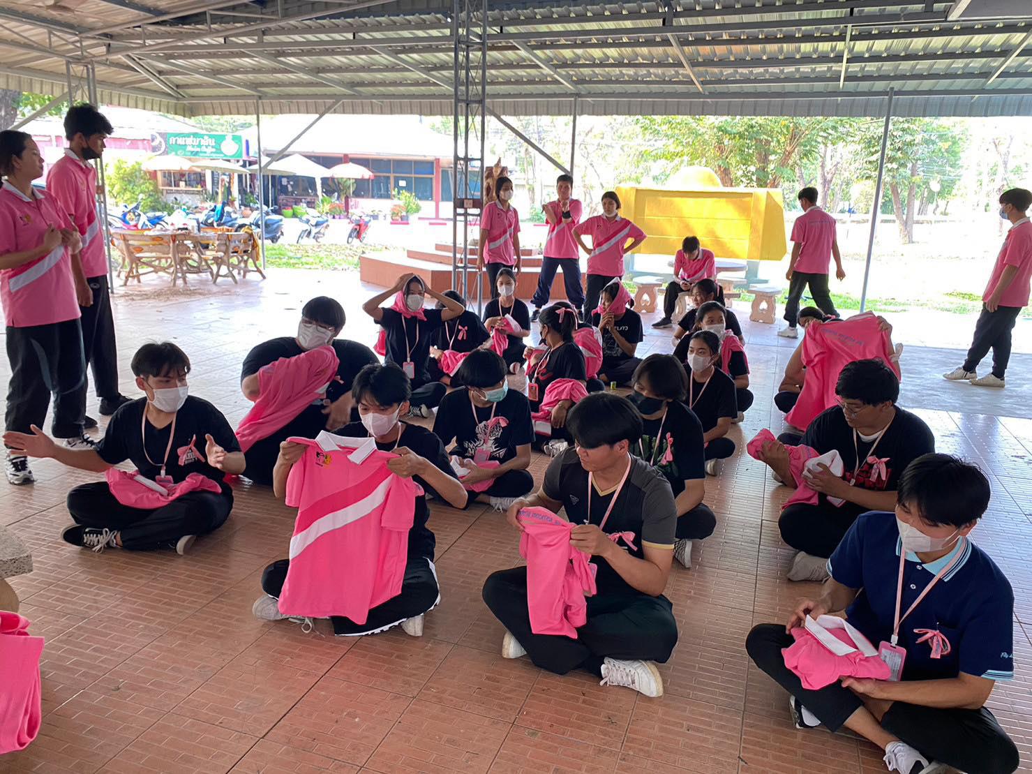 23. วันที่ 23 มีนาคม พ.ศ.2566  กิจกรรม แจก มอบ เสื้อเอกคอมพิวเตอร์ โดยพี่ปี 2  (