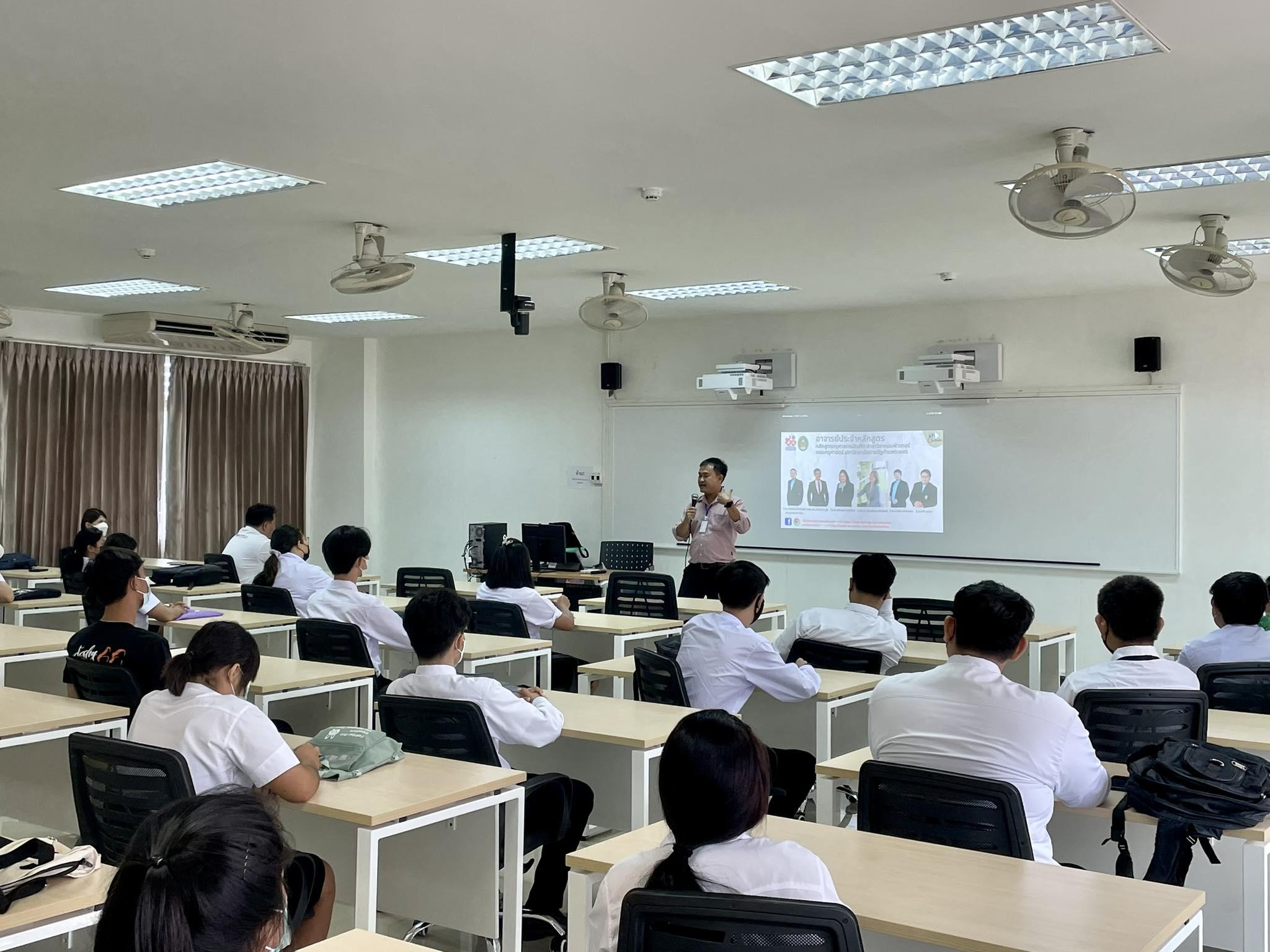 10. 21 มิ.ย. 2566 ณ ห้องเรียน 46506 เวลา 15.00 น. โปรแกรมวิชาคอมพิวเตอร์ คณะครุศาสตร์ มหาวิทยาลัยราชภัฏกำแพงเพชร จัดกิจกรรมปฐมนิเทศ นักศึกษาชั้นปีที่ 1 โดยมี ดร.วิวัฒน์ ทวีทรัพย์ ประธานโปรแกรมวิชาคอมพิวเตอร์ กล่าวต้อนรับ พร้อมกับแนะนำคณาจารย์ และหลักสูตร